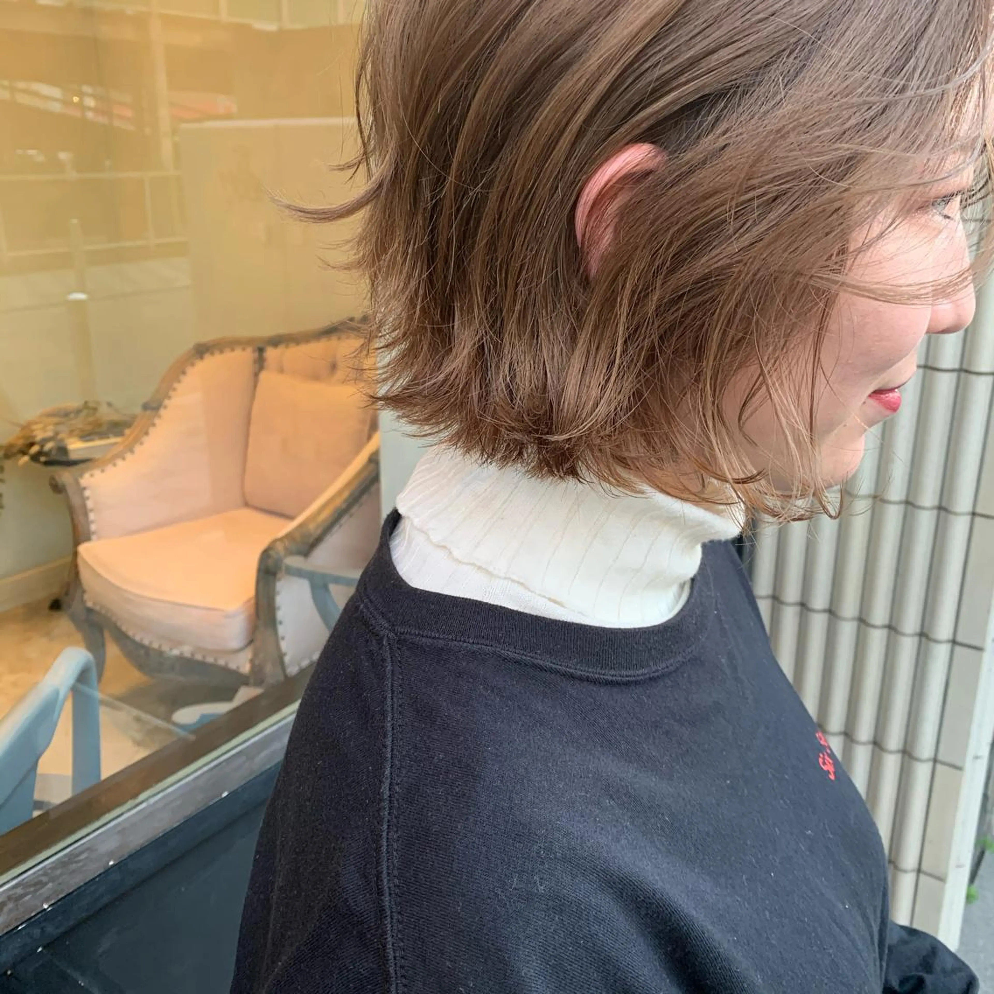ミディアム カラー SAKINO． ベージュカラーのヘアスタイル