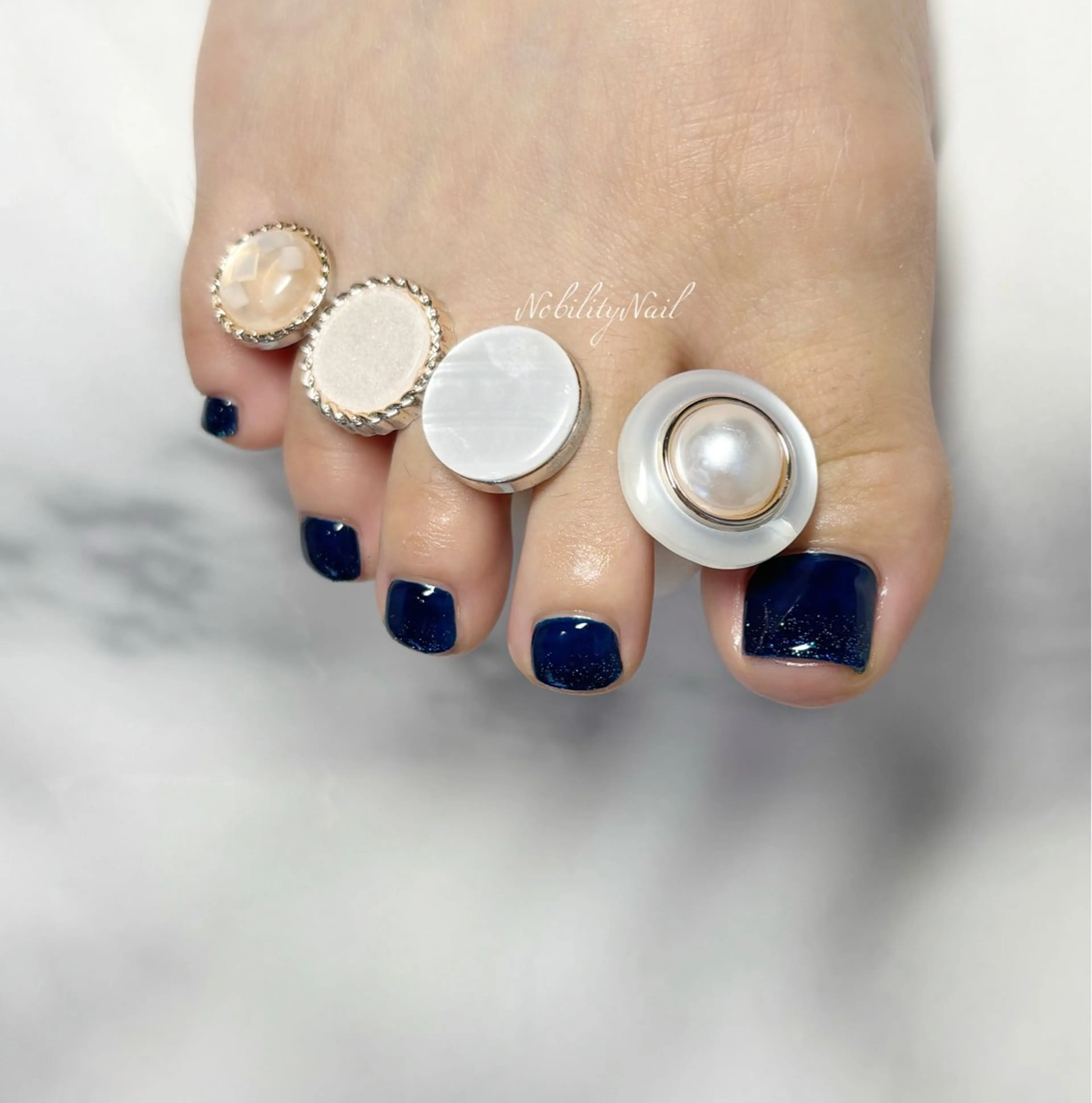 ネイル ラメ(グリッター) ネイビー ネイルサロンNobilityNail所属・風口 麻由子のネイルデザイン