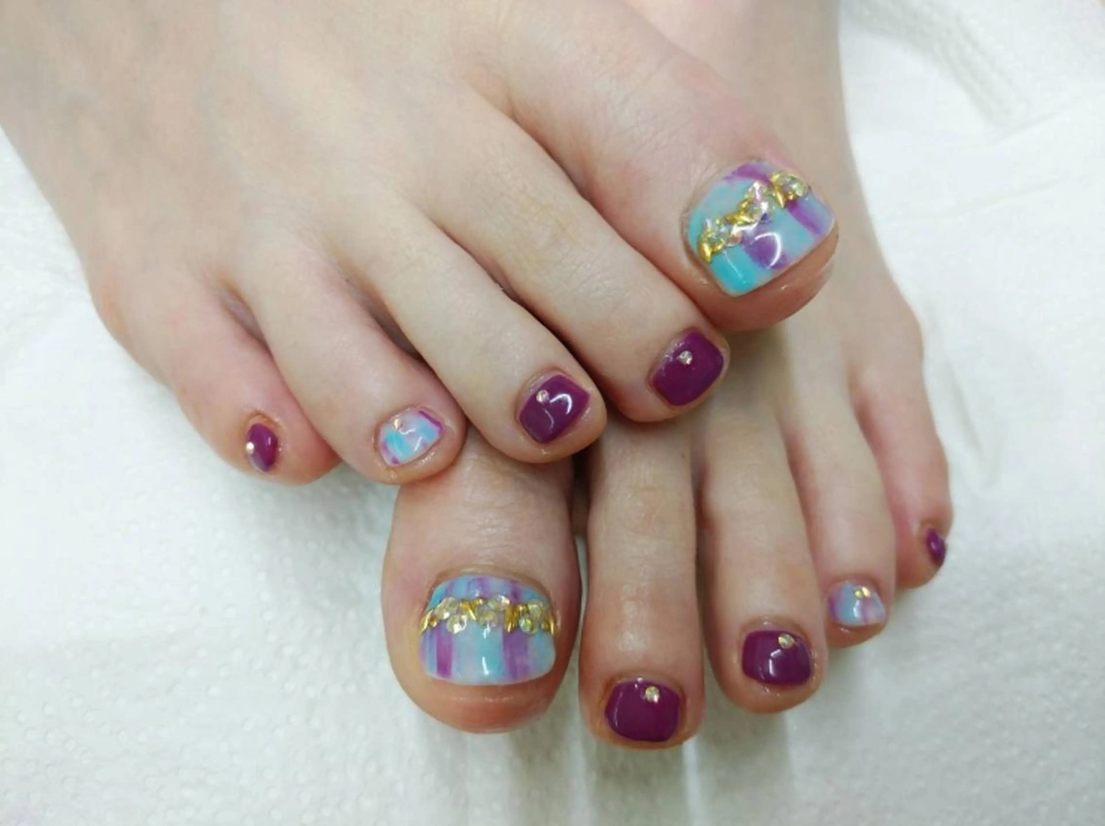 ネイル ストーンネイル プライベートサロン Rosy Lilyのネイルデザイン