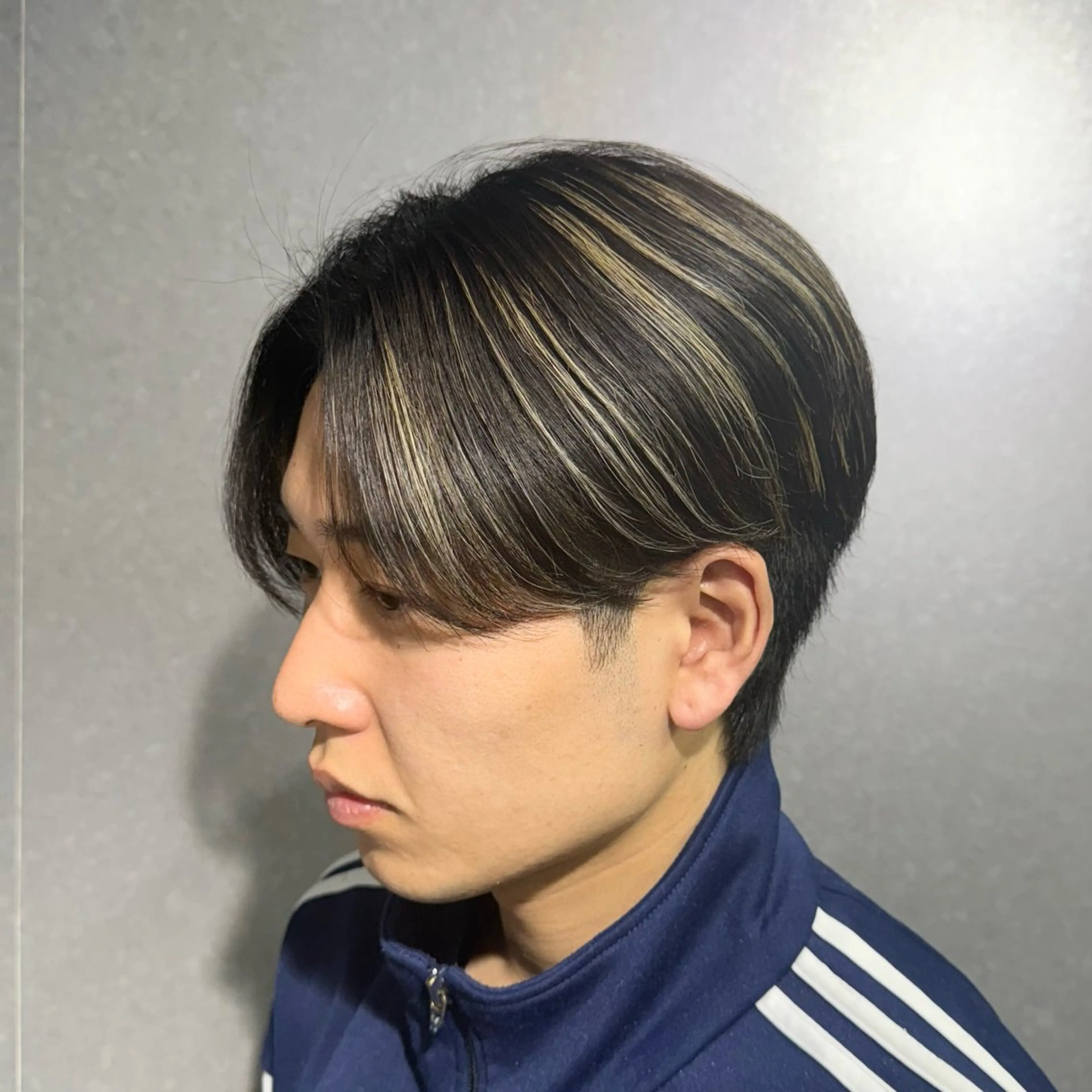 カラー ハイライトカラー est-r. Shionのヘアスタイル