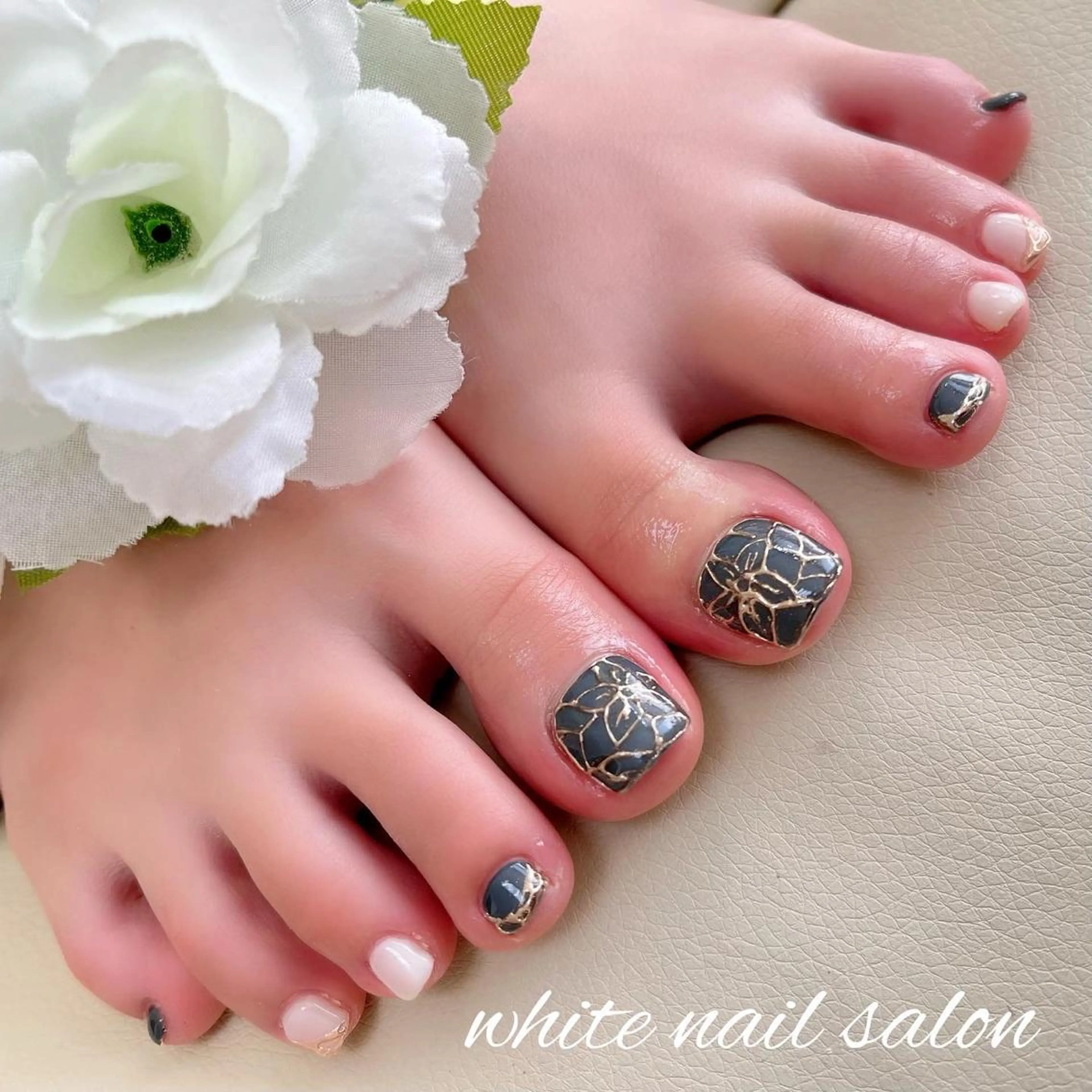 ネイル フットネイル ジェルネイル ハードジェル ラメ(グリッター) 持ち込み フットネイル white nail salonのネイルデザイン