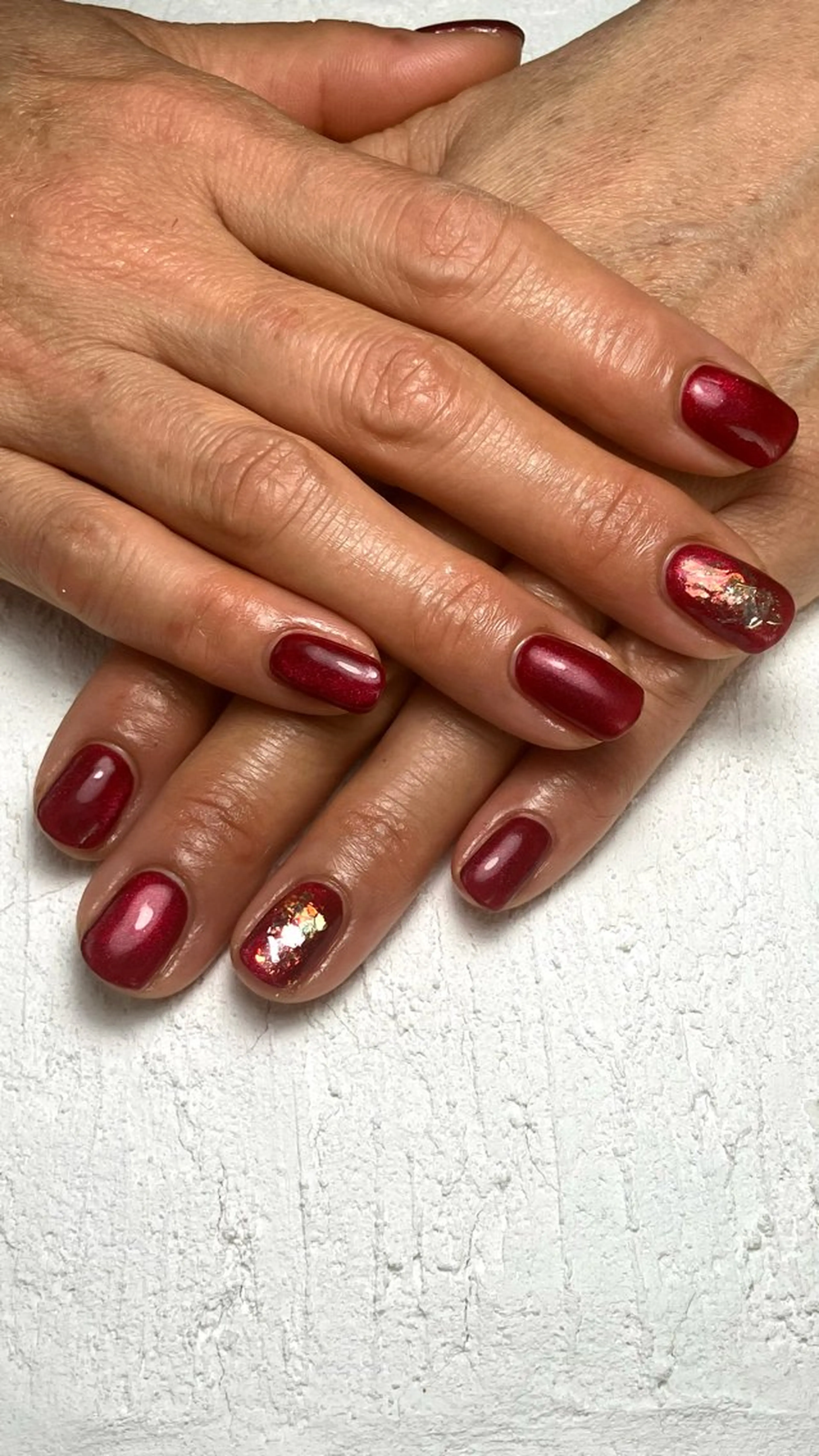 ネイル オーロラネイル マグネットネイル マグネットワンカラー ワンカラーネイル 赤色 nail salon Bloom所属・自宅サロンBloom 橋本のネイルデザイン