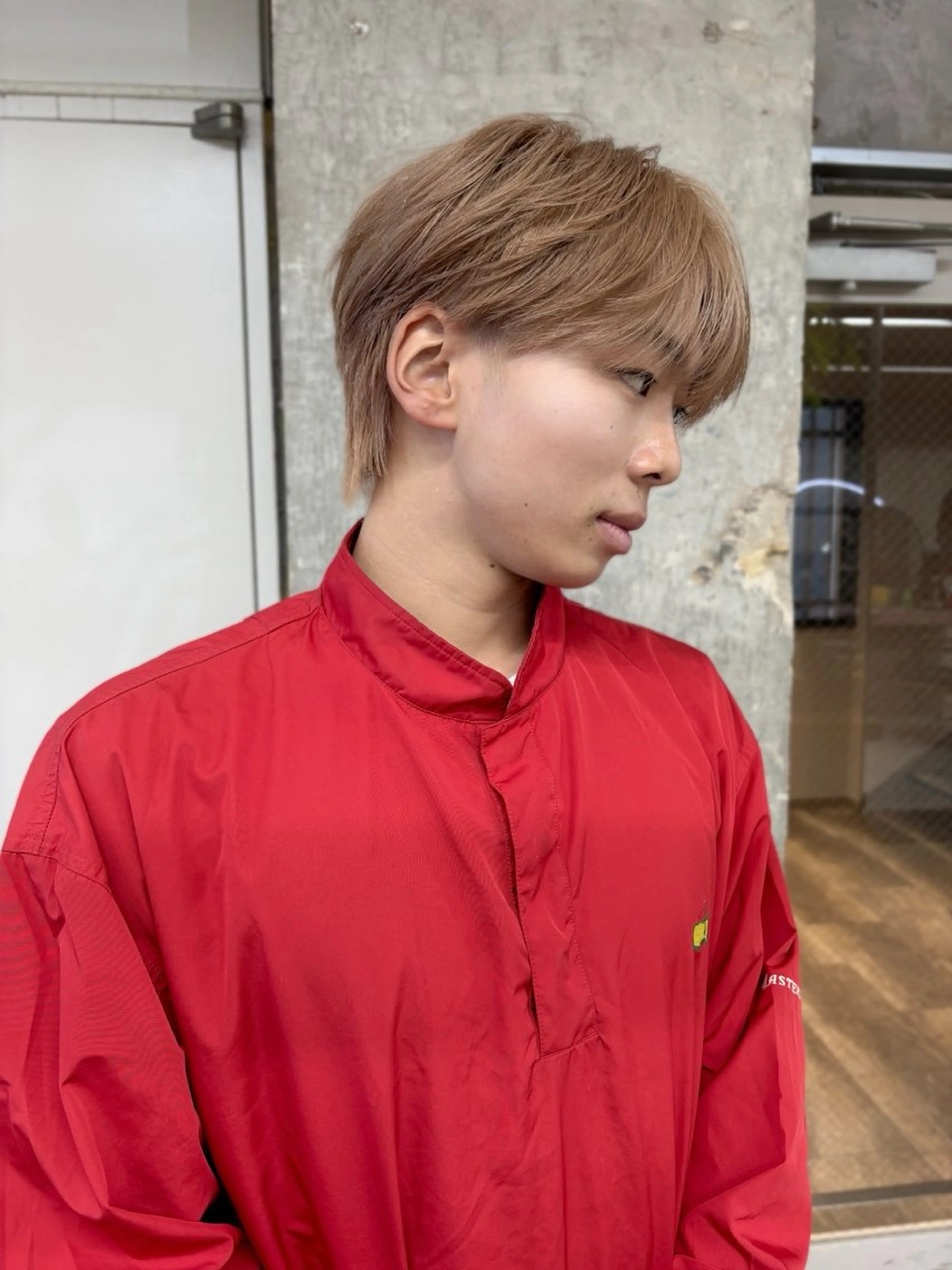 ショート カラー メンズ メンズブリーチ ベージュカラー ブリーチ ミルクティーベージュ カット ヘアカラー メンズ特化/ 山口大輝のヘアスタイル