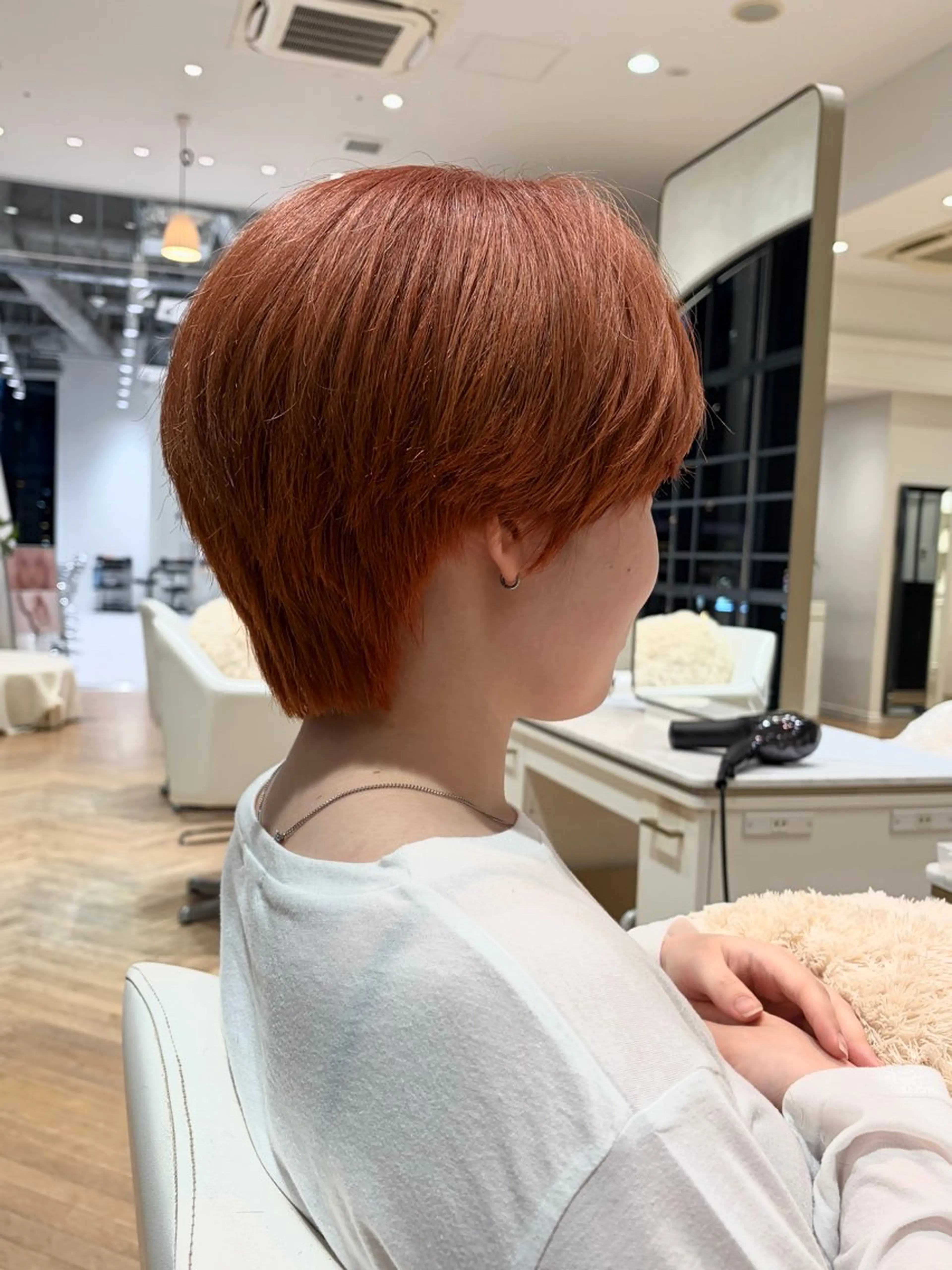 ショート カラー ブラウンカラー オレンジ オレンジブラウン ショートヘア カット ヘアカラー トリートメント サエ/ レイヤー/パーマのヘアスタイル