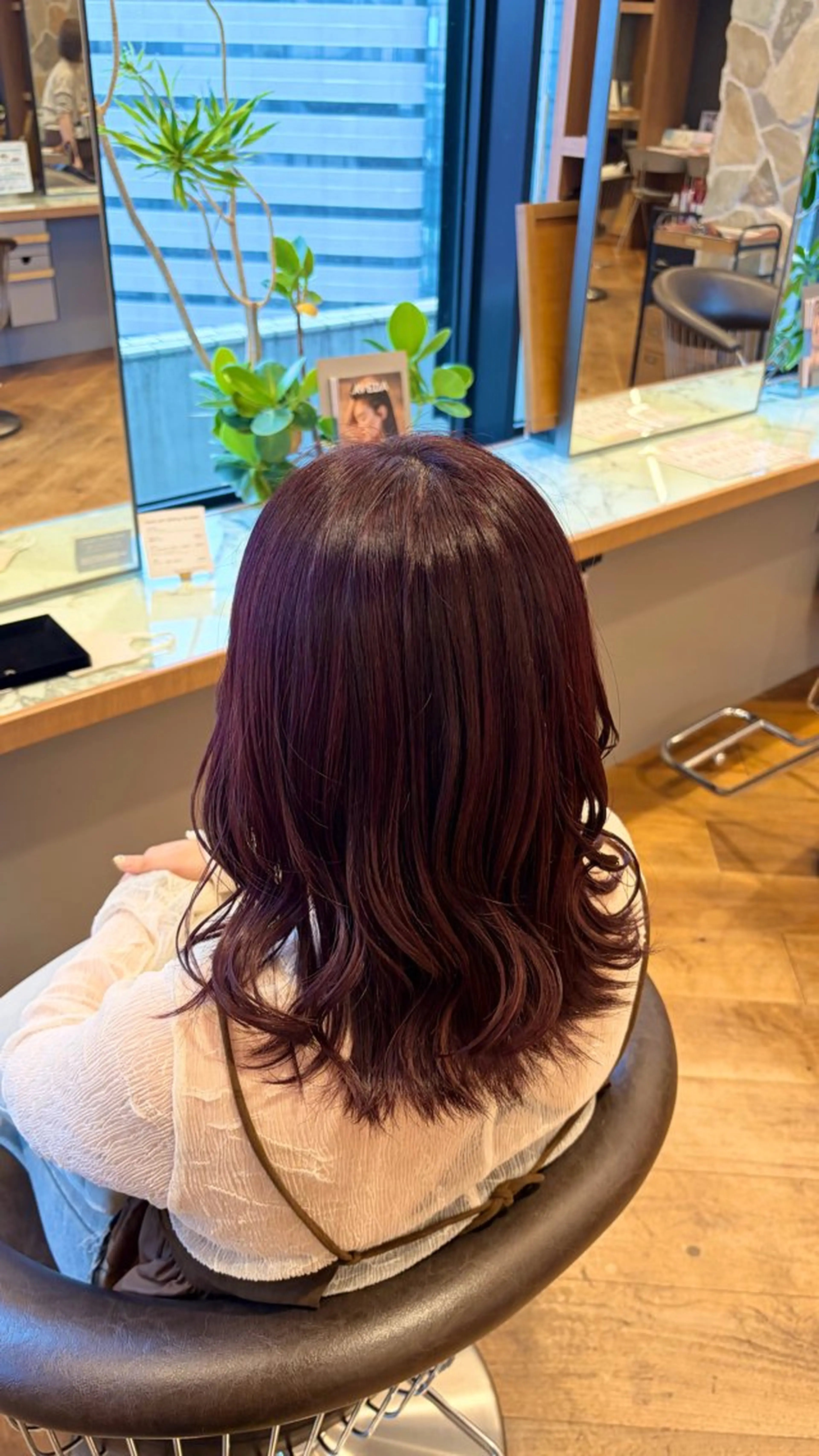 ミディアム カラー ヘアカラー 佐藤 帆桃のヘアスタイル