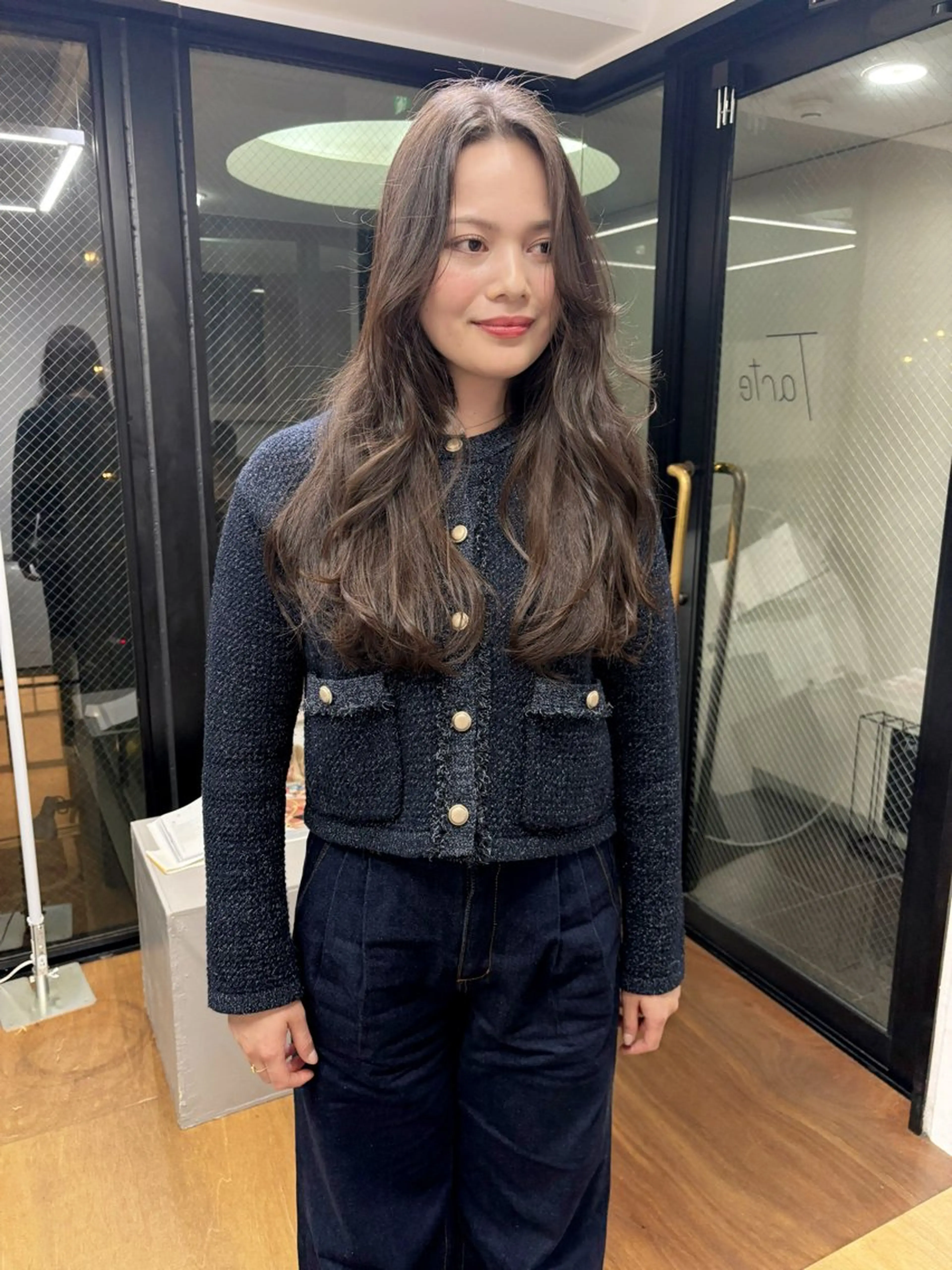 ロング ロングレイヤー レイヤーカット ロング 小顔カット 柔らかストレートと ツヤカラー/和田陽向のヘアスタイル