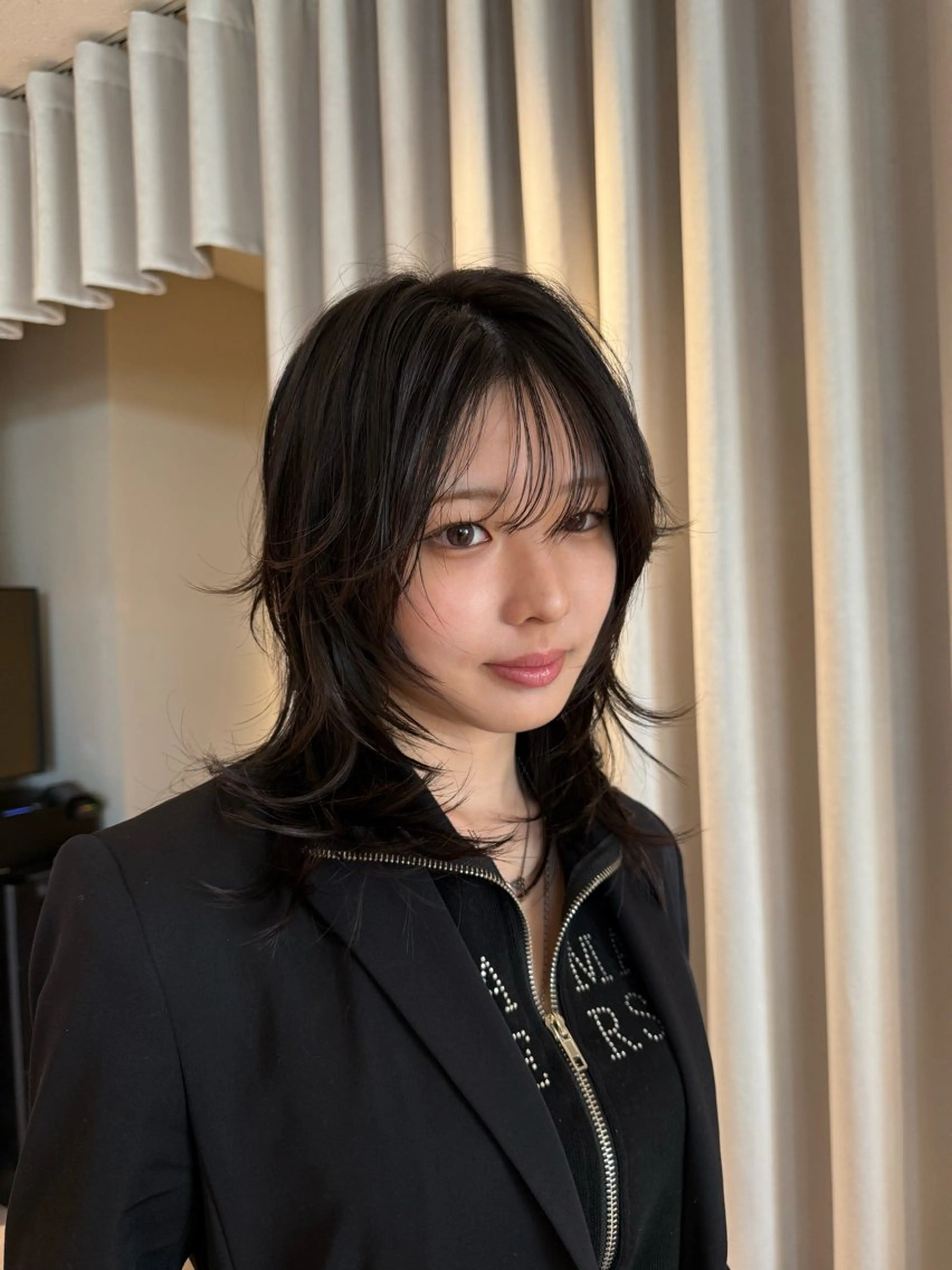 ミディアム 岡本 琉唯のヘアスタイル