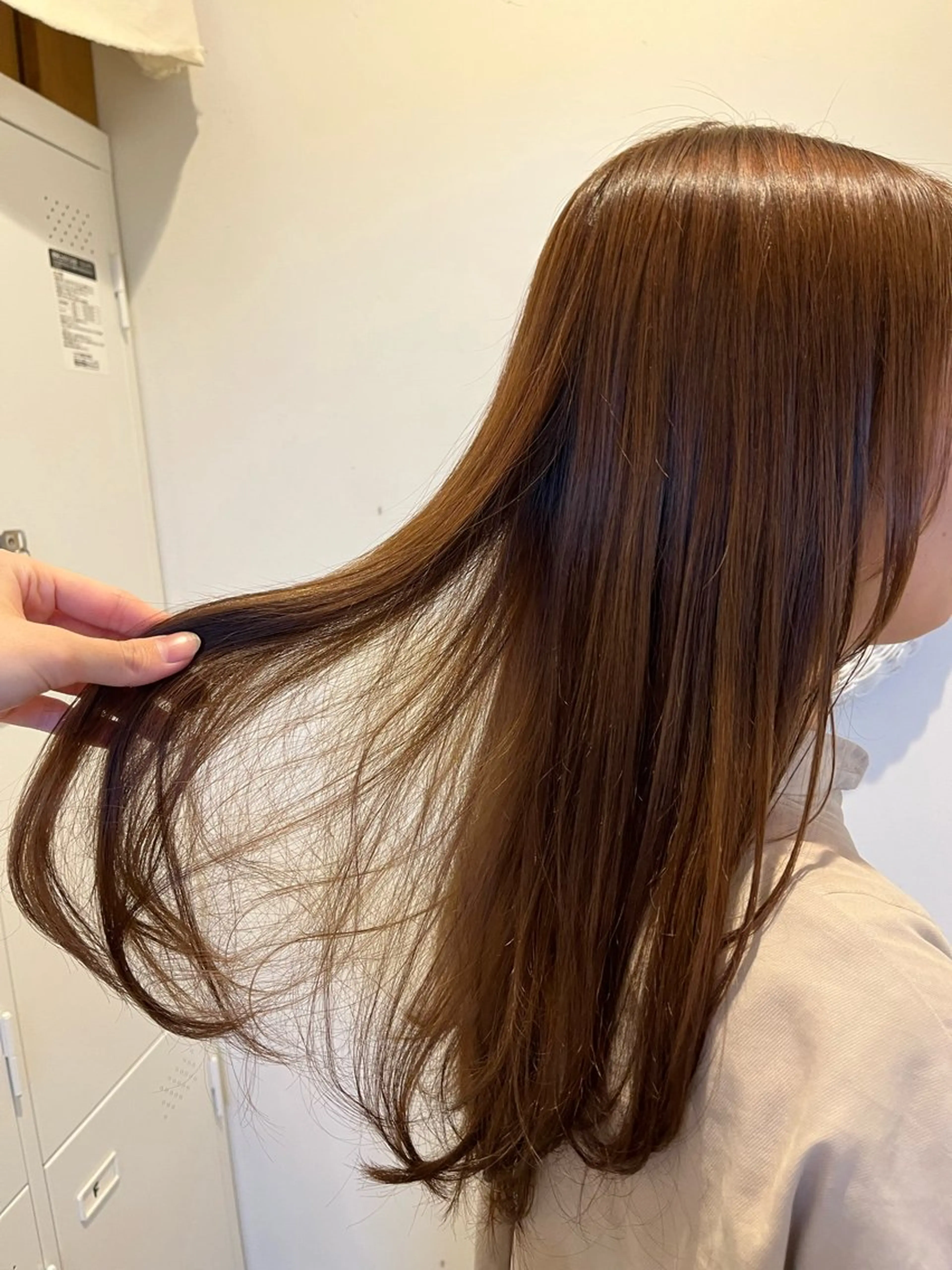 ロング カラー ベージュカラー ブリーチ 透明感カラー ブリーチなしカラー loty shionのヘアスタイル