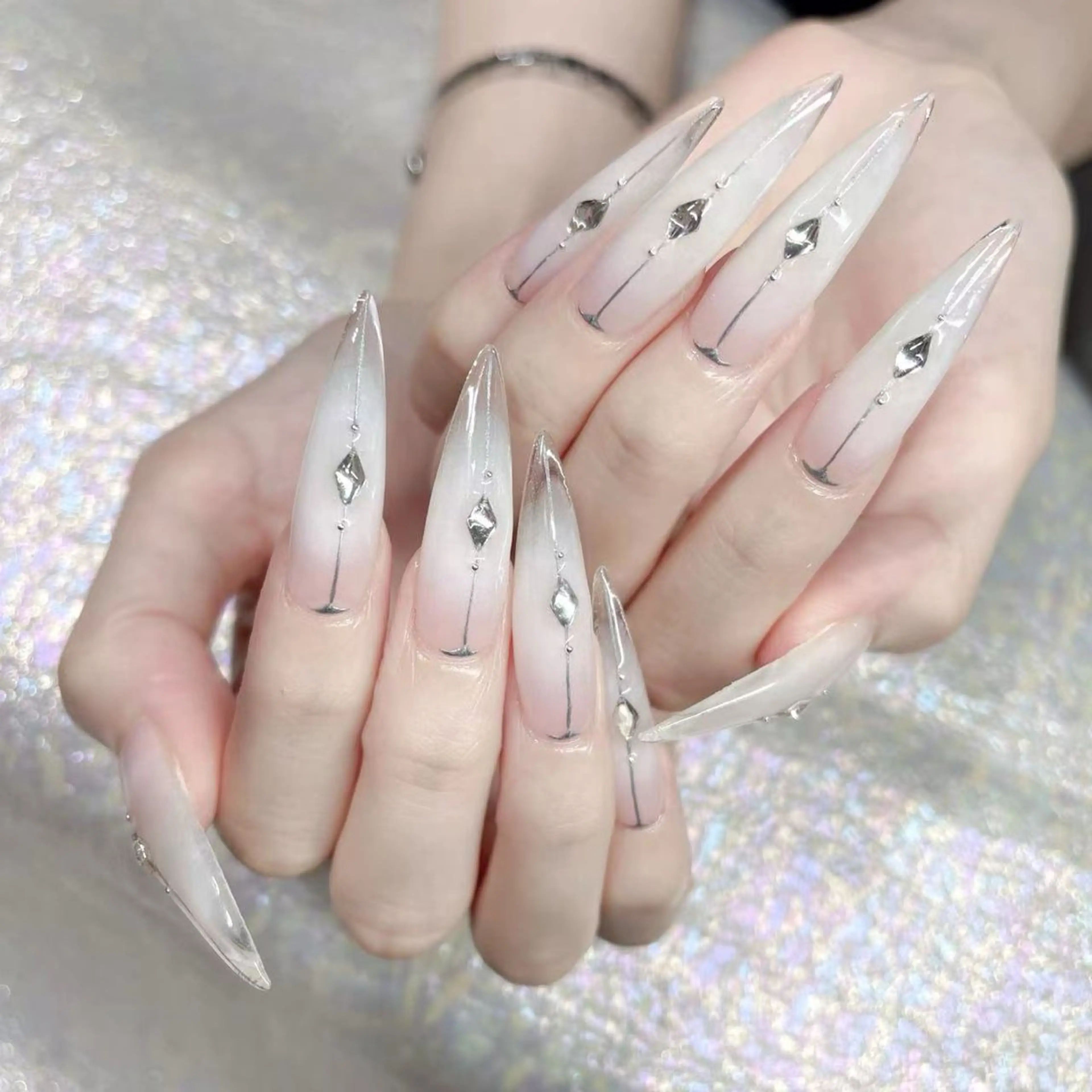 ネイル ハンドネイル Queens マオのネイルデザイン