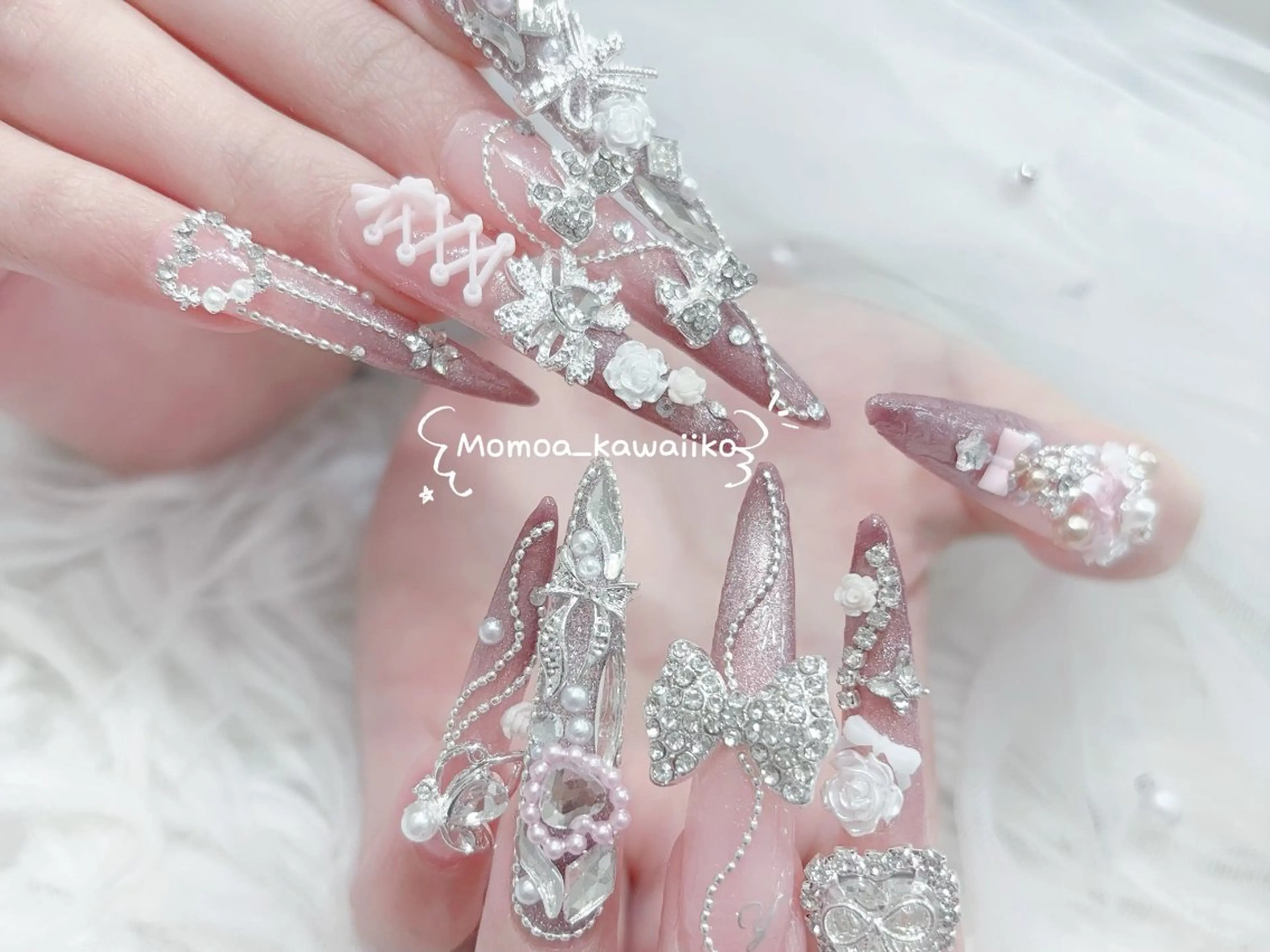 ネイル キラキラネイル 韓国ネイル スカルプネイル ハンドネイル MoMoA Nail ネイル長さ出し専門店のネイルデザイン