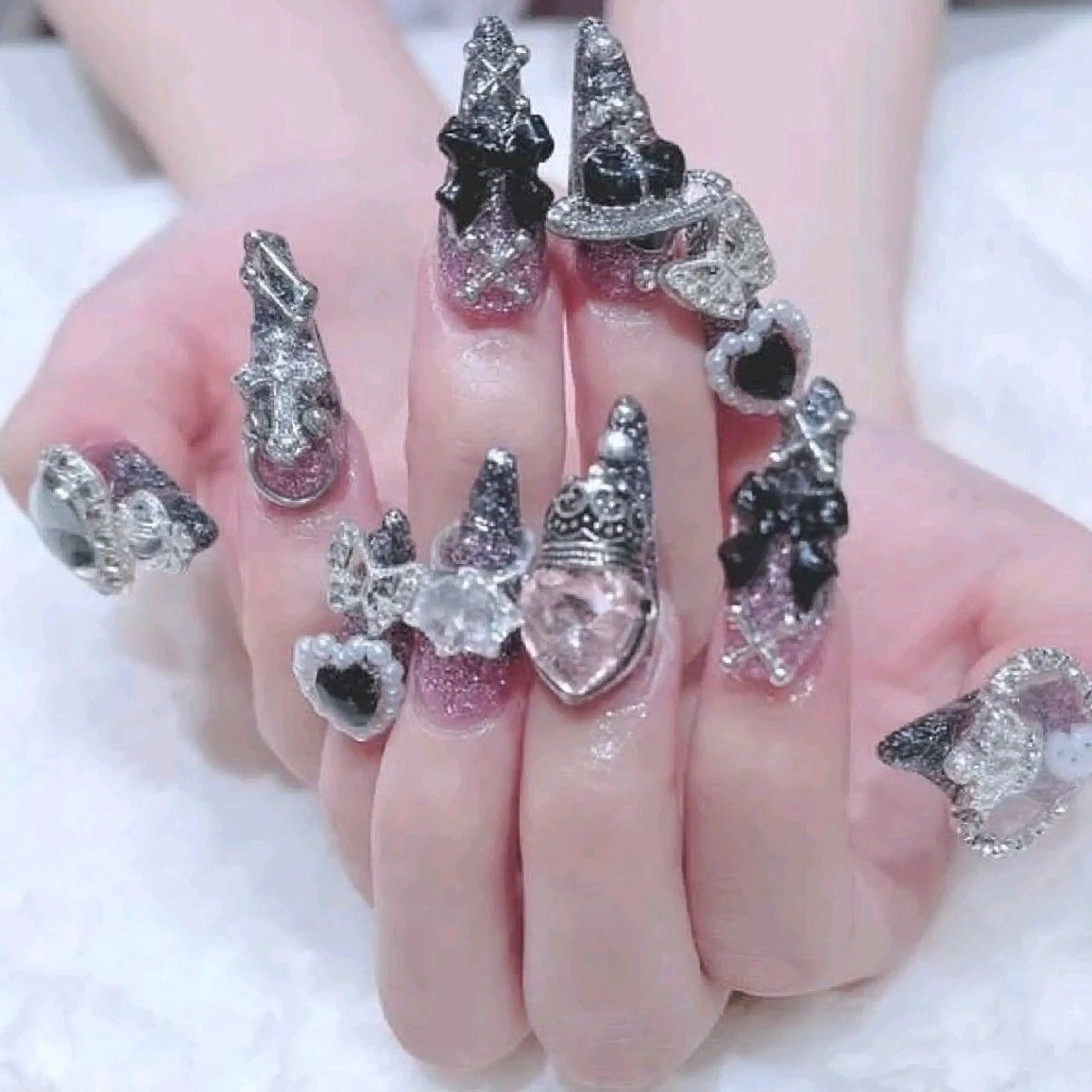 ネイル マグネットネイル ピンク ネイルチップ 冬ネイル クリスマス ハンドネイル Lee Nailsのネイルデザイン