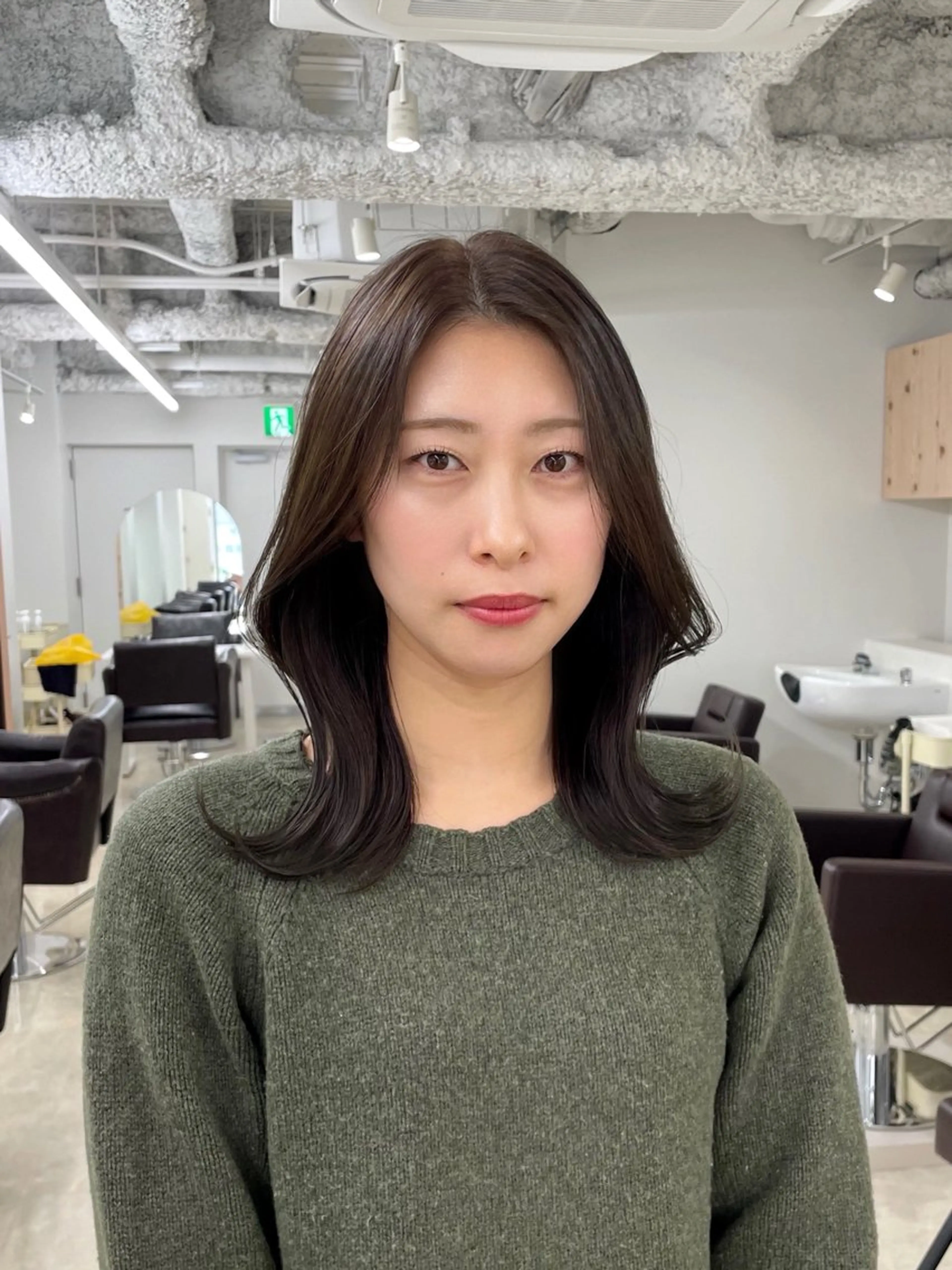 セミロング カラー カット ヘアカラー トリートメント ヘアセット 新宿/韓国ヘア/ 髪質改善ストレートのヘアスタイル