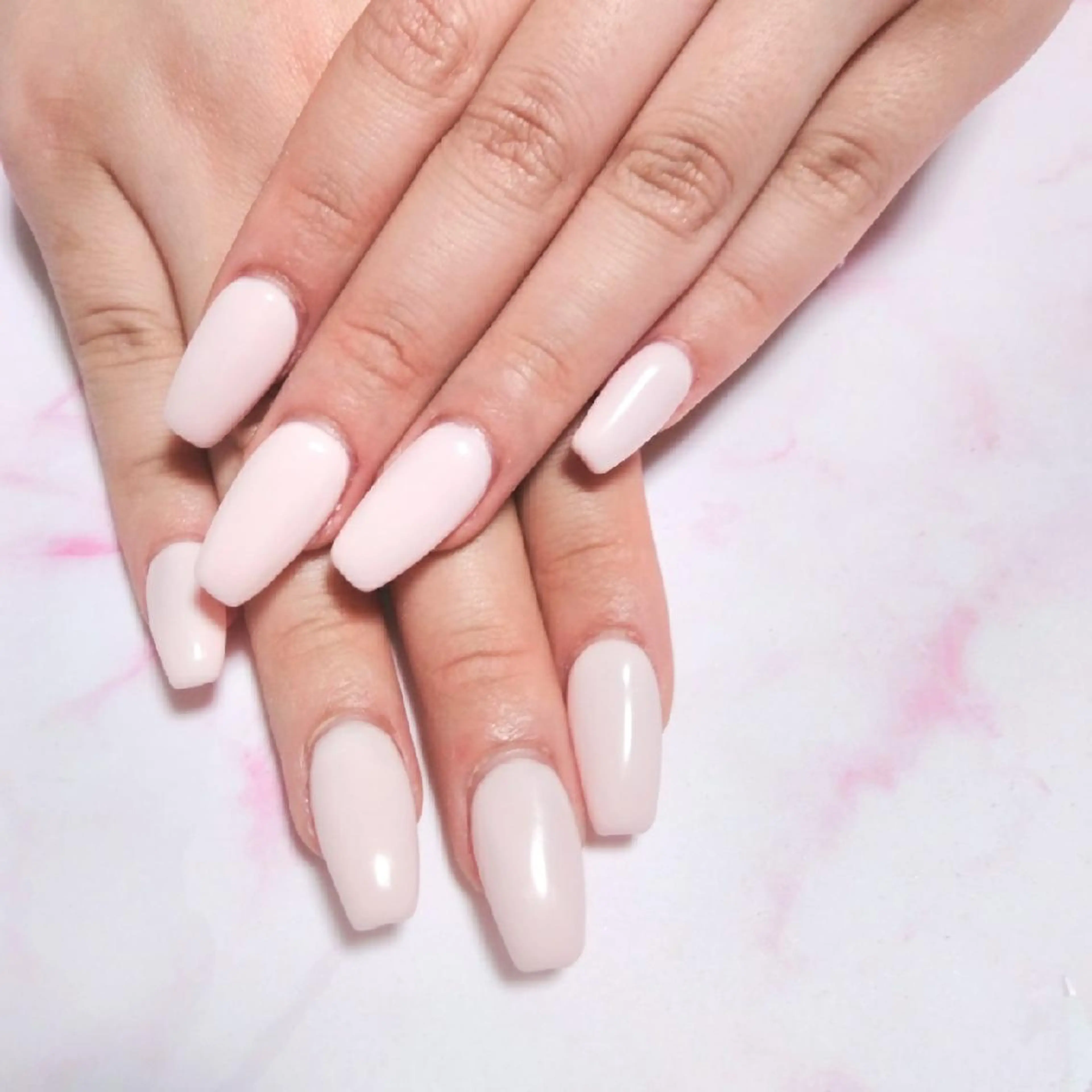 ネイル エステとネイル ローズコンフォートのネイルデザイン