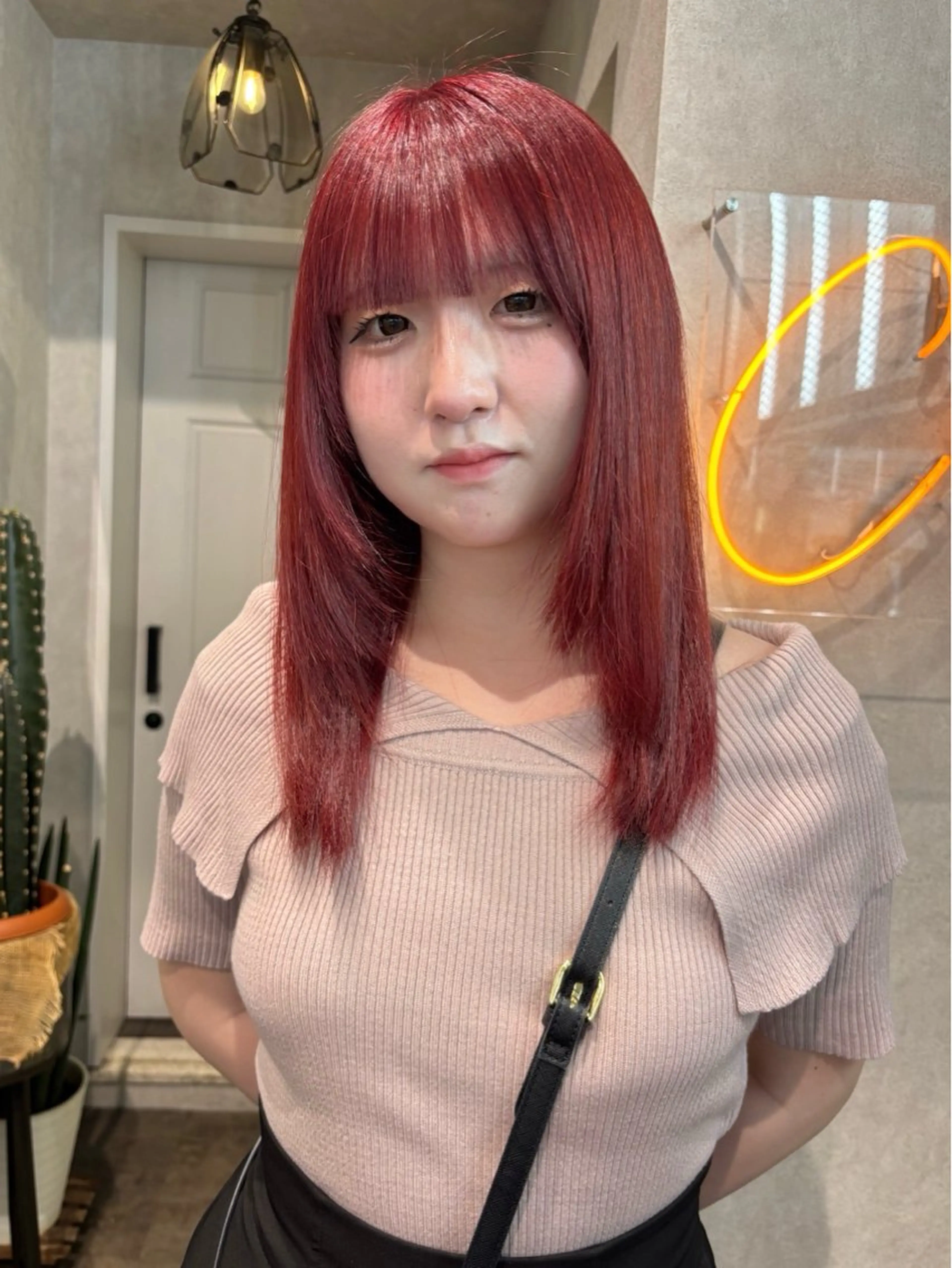 セミロング カラー ヘアアレンジ 切りっぱなしボブ ブリーチ ダブルカラー イヤリングカラー ハイライトカラー iona/ハイトーン /ネイルのネイルデザイン
