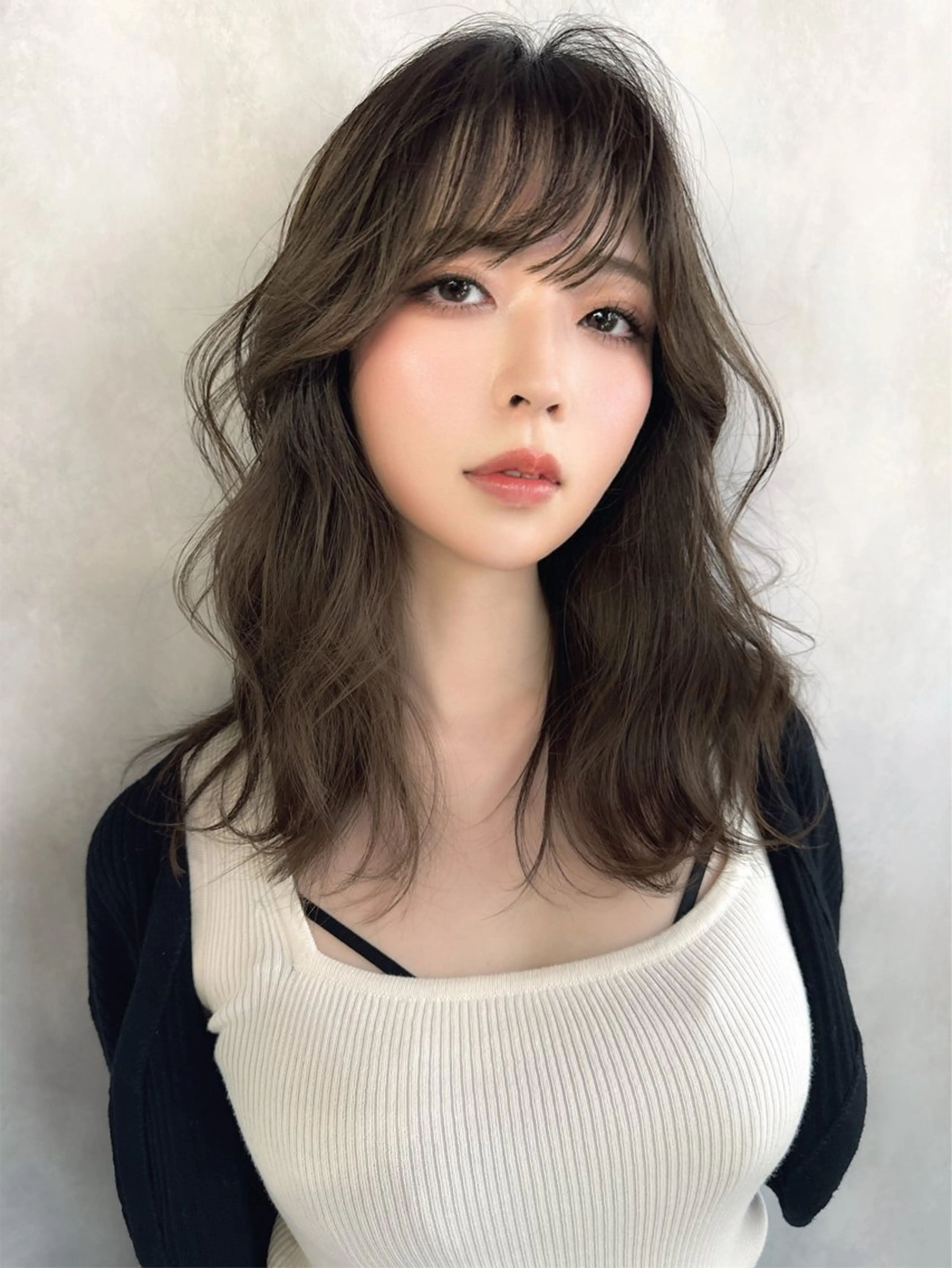 セミロング カラー アディクシーカラー バレイヤージュ ブリーチ ケアブリーチ 透明感カラー カット ヘアカラー Grow by NYNY 打越裕樹のヘアスタイル