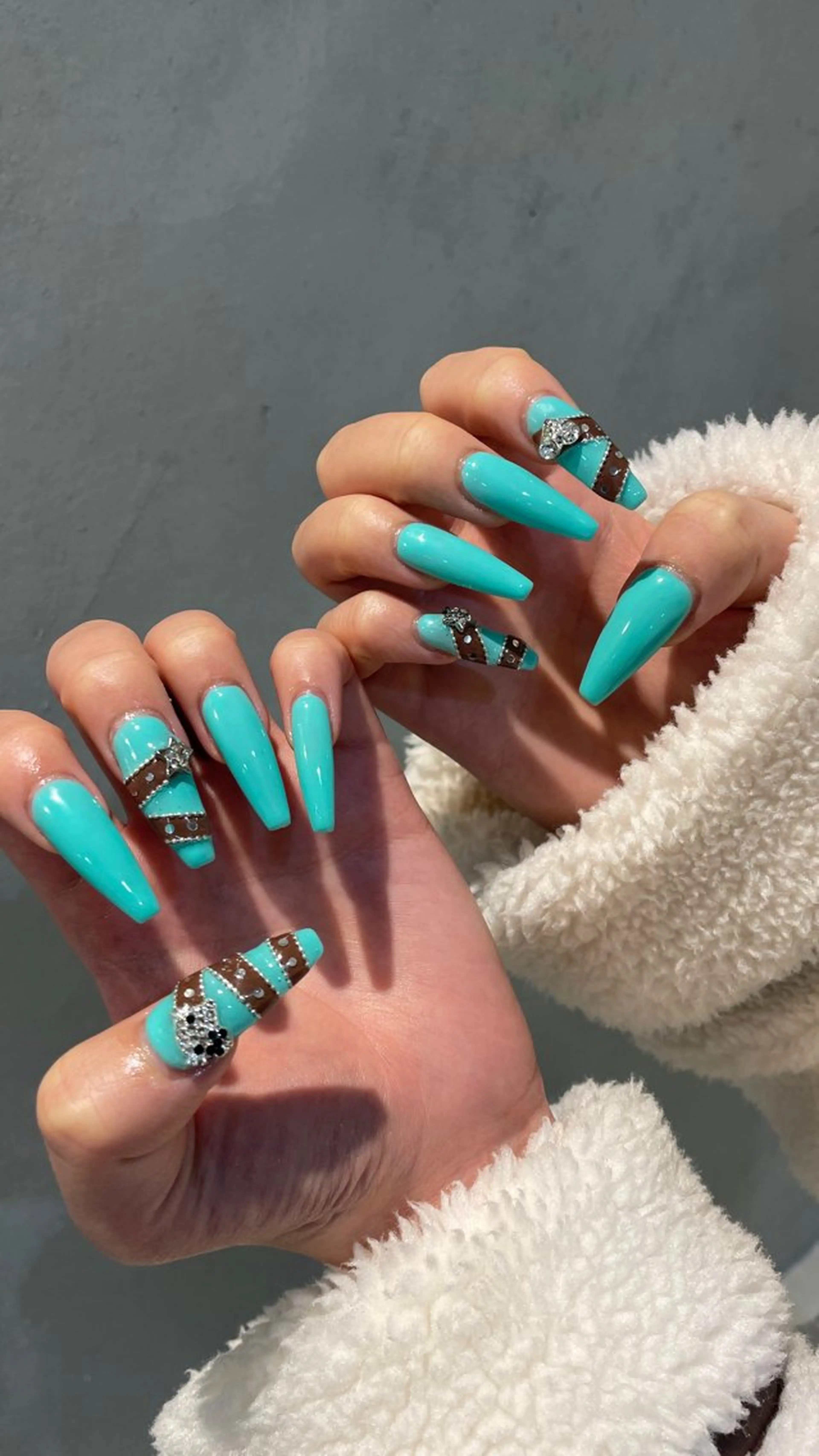 ネイル GO TODAY シェアサロン 渋谷Amiu店所属・渋谷ネイル🎀 y2k/海外ネイルのネイルデザイン