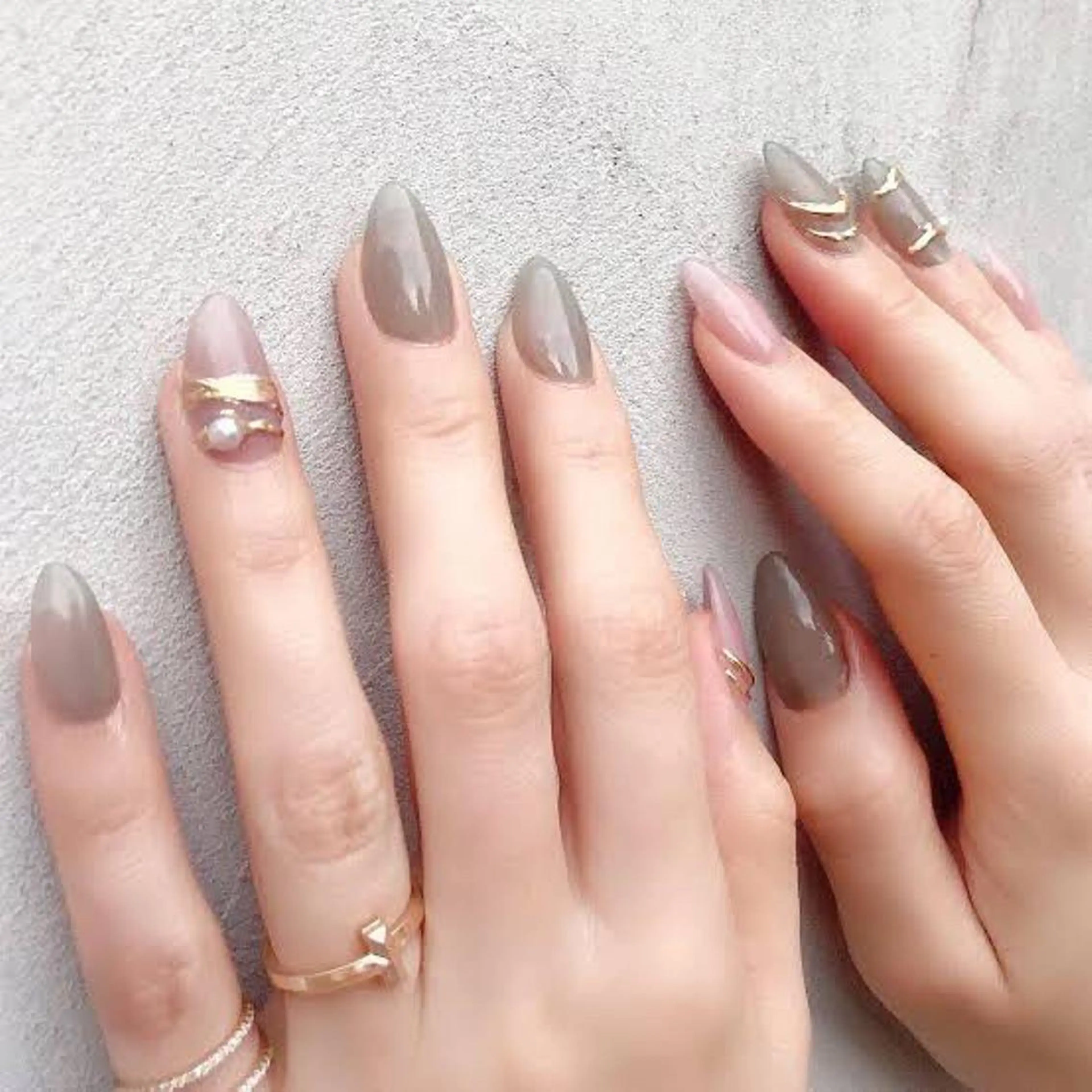 ネイル ニュアンスネイル シンプルネイル Montrésor 名古屋ネイルサロンのネイルデザイン