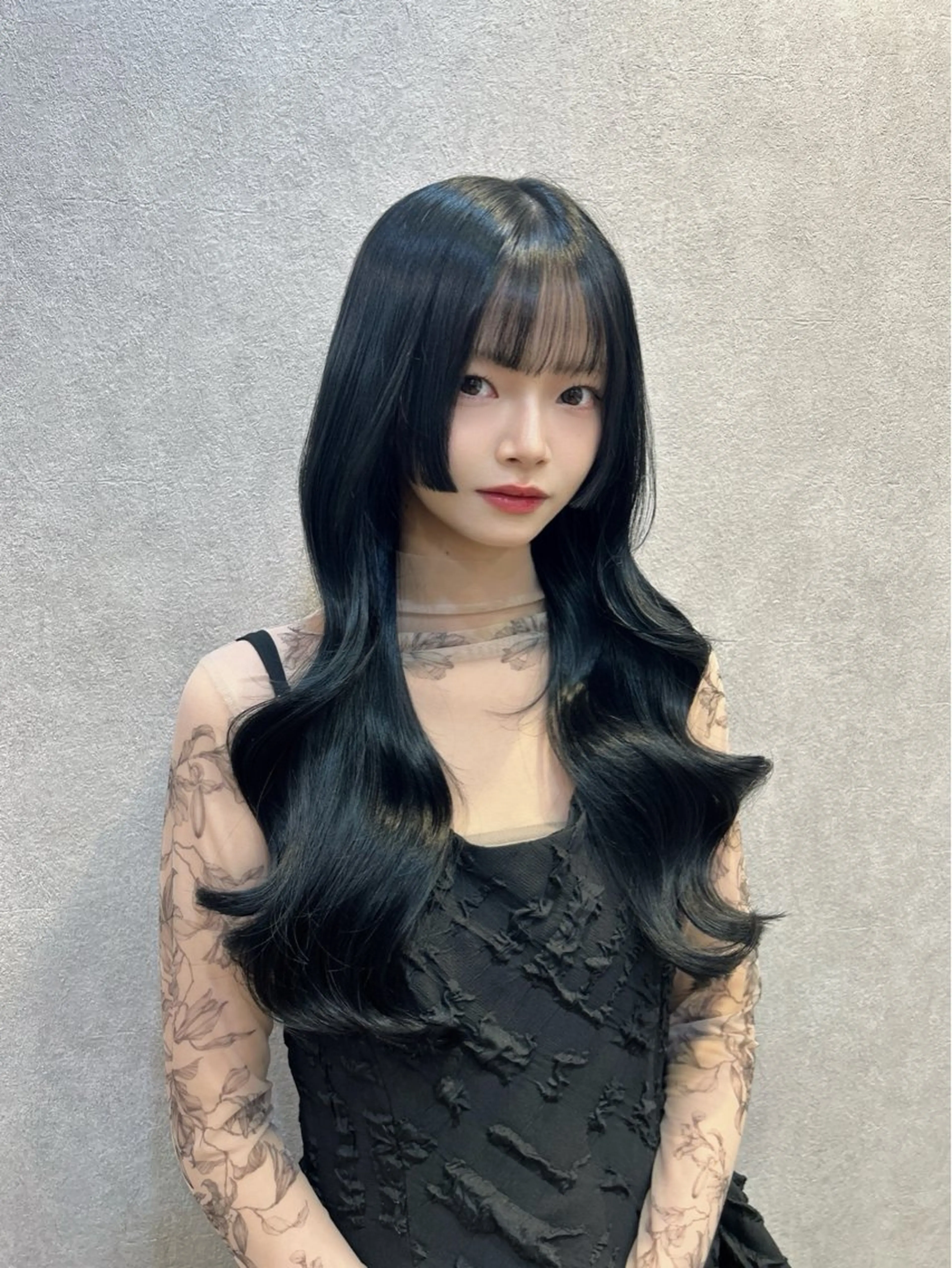 ロング カラー ヘアアレンジ 黒髪 ブルーカラー ブルーブラック 姫カット レイヤーカット 🩷韓国ヘア/ヨシン モリ🩷Maikaのヘアスタイル