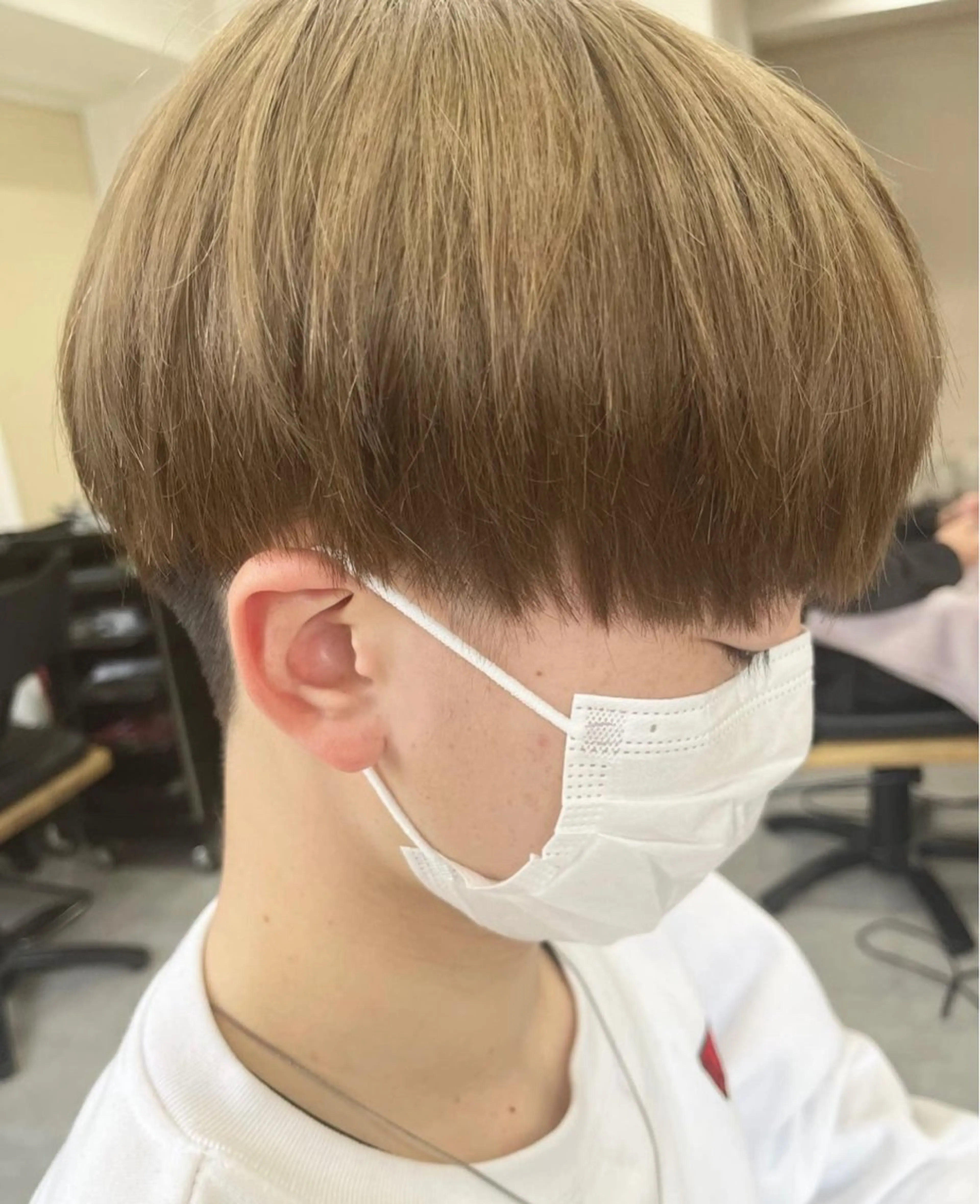 カラー メンズ メンズブリーチ ベージュカラー ブリーチ ミルクティーベージュ 東村 桃花のヘアスタイル