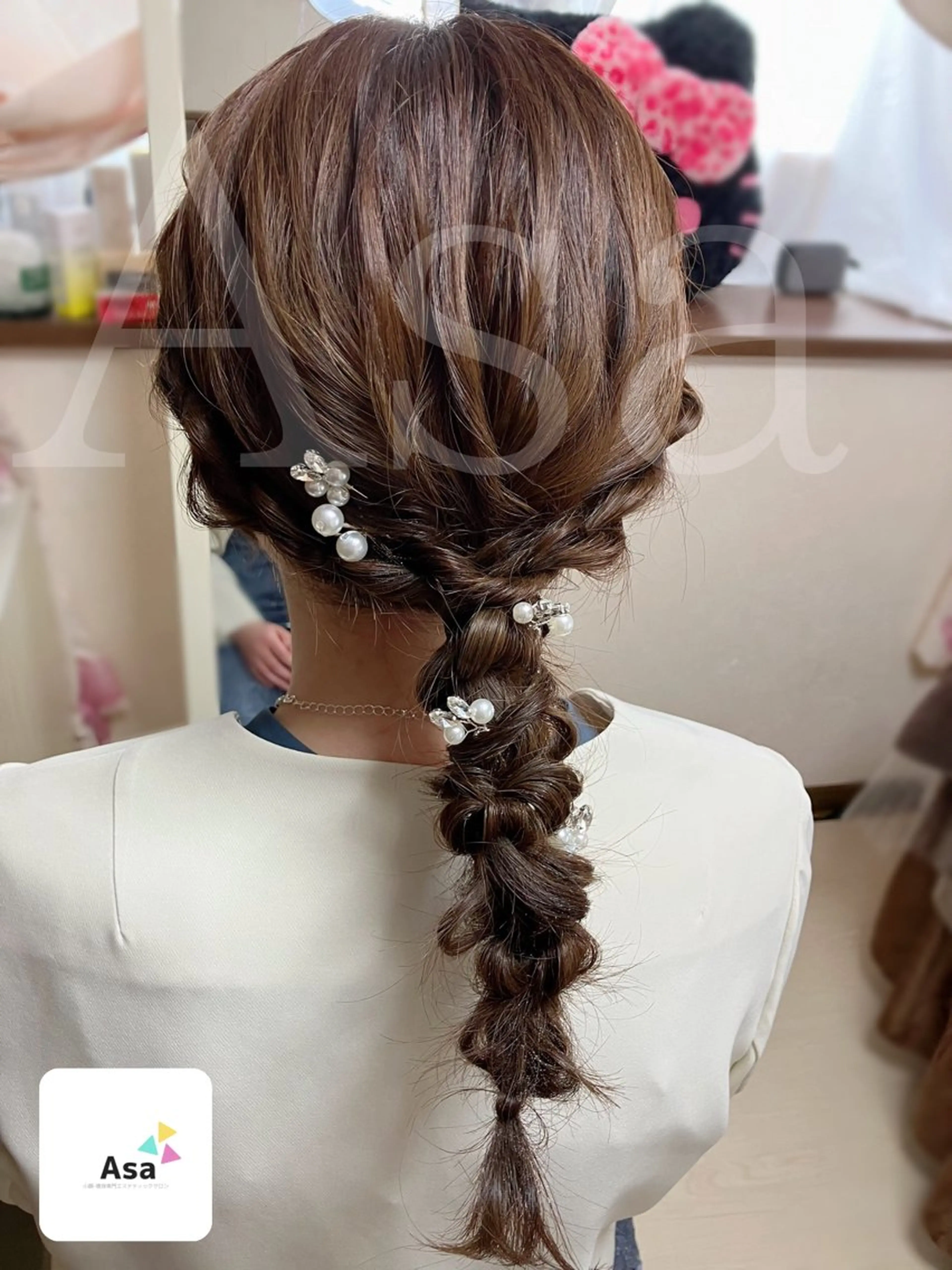 セミロング ヘアアレンジ 岩田 朝美の眉毛・アイブロウイメージ