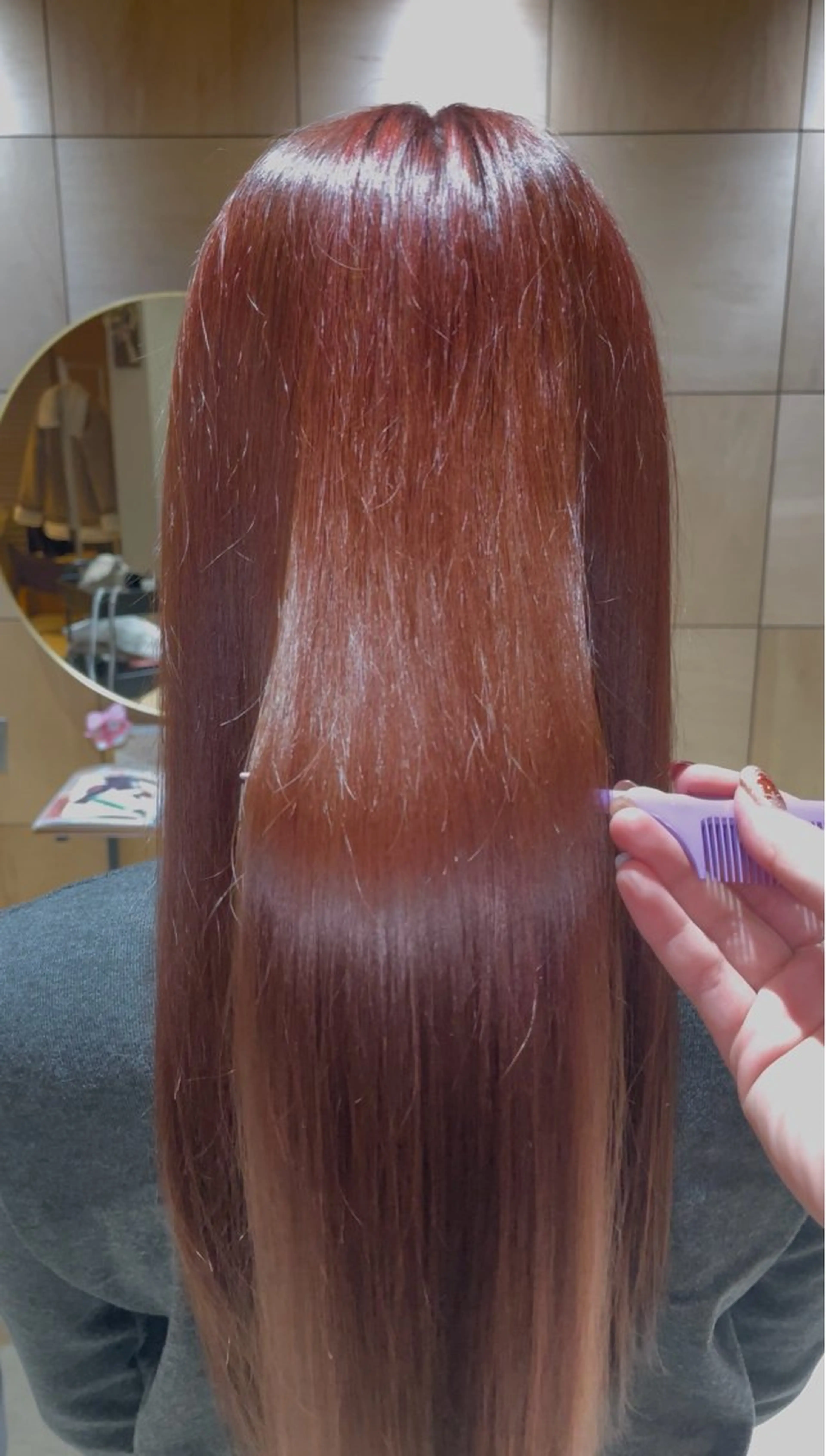 ロング カラー ブリーチ ブリーチなしカラー ピンクカラー レッドカラー 進藤 来実のヘアスタイル