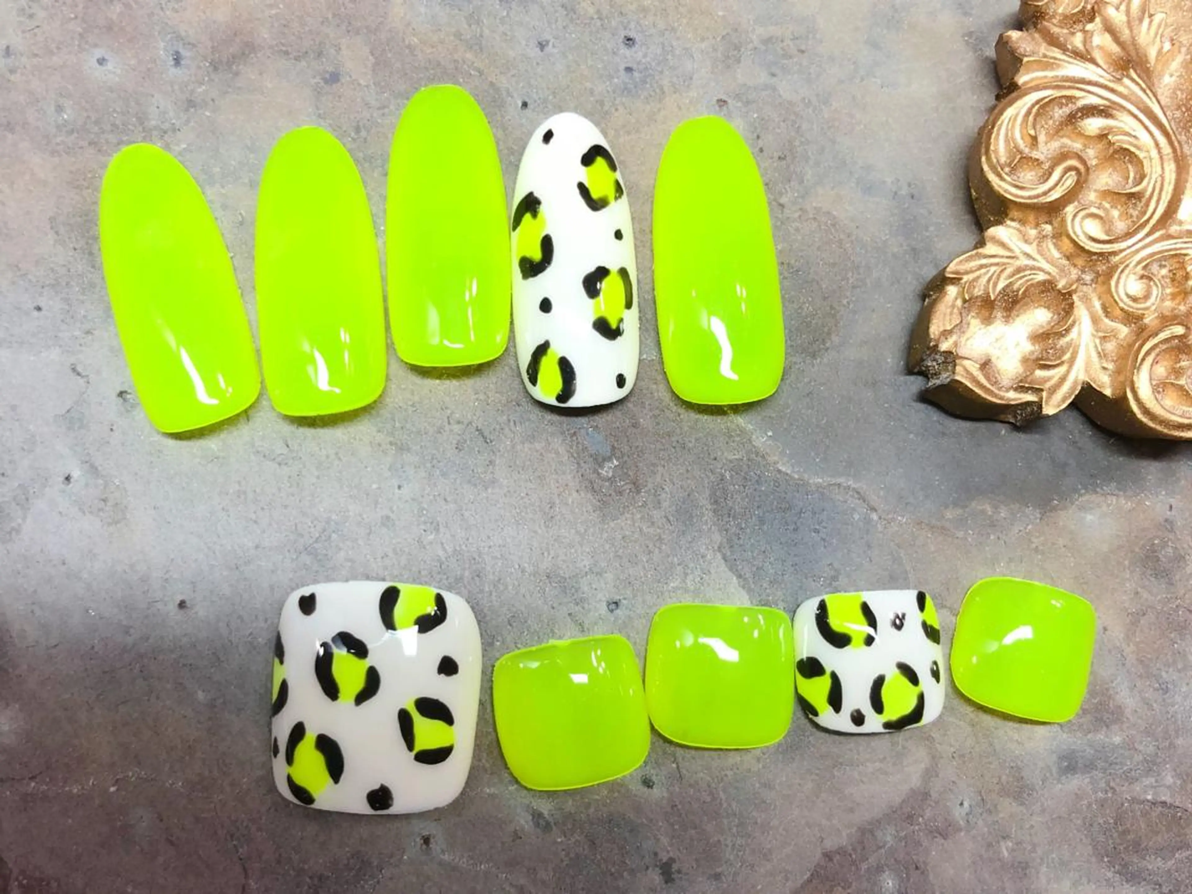 ネイル ハンドネイル フットネイル マジック ミラーのネイルデザイン