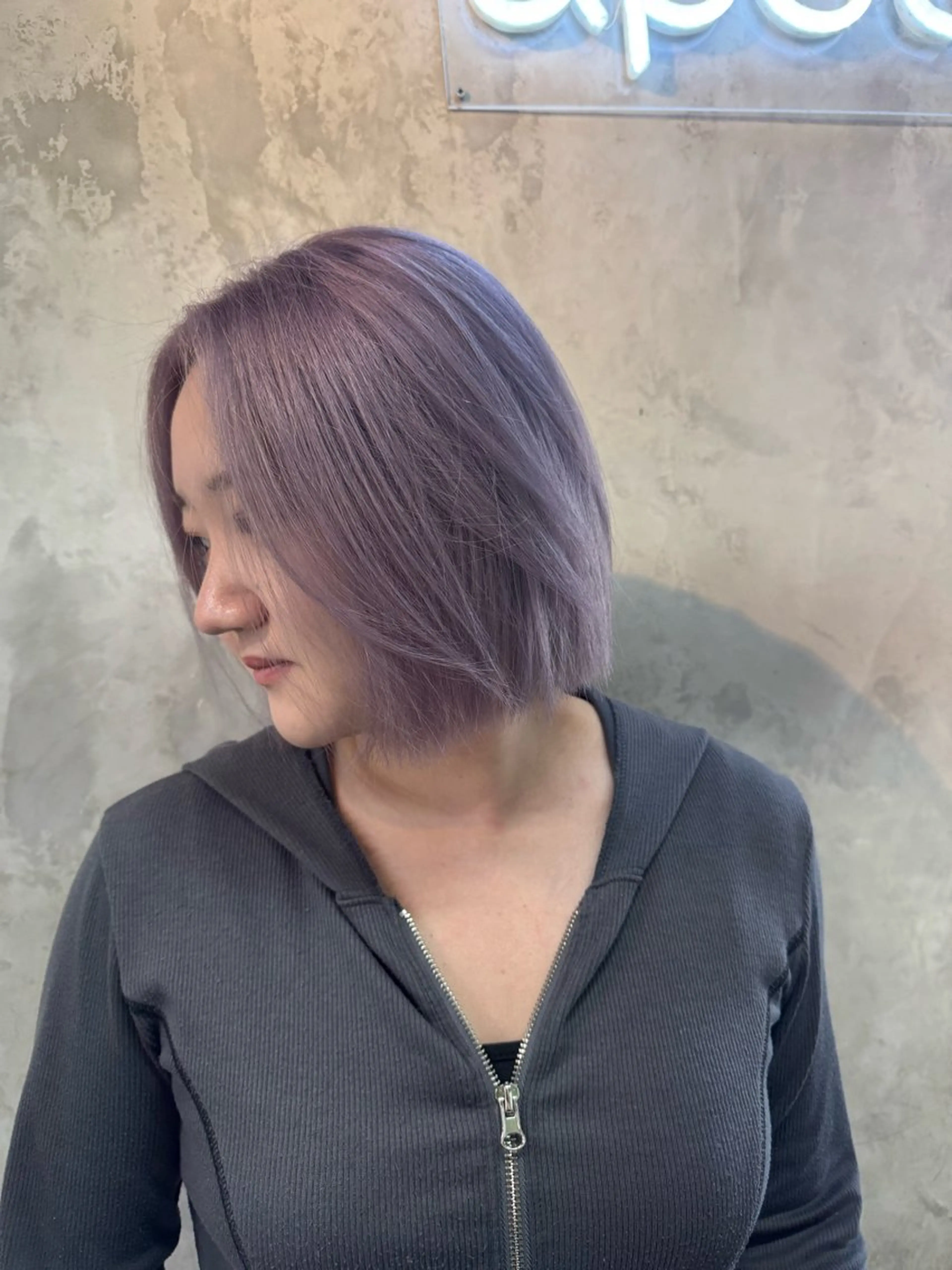 ショート カット ヘアカラー トリートメント 横浜🦋ハイトーン 🫐シャドウルーツのヘアスタイル