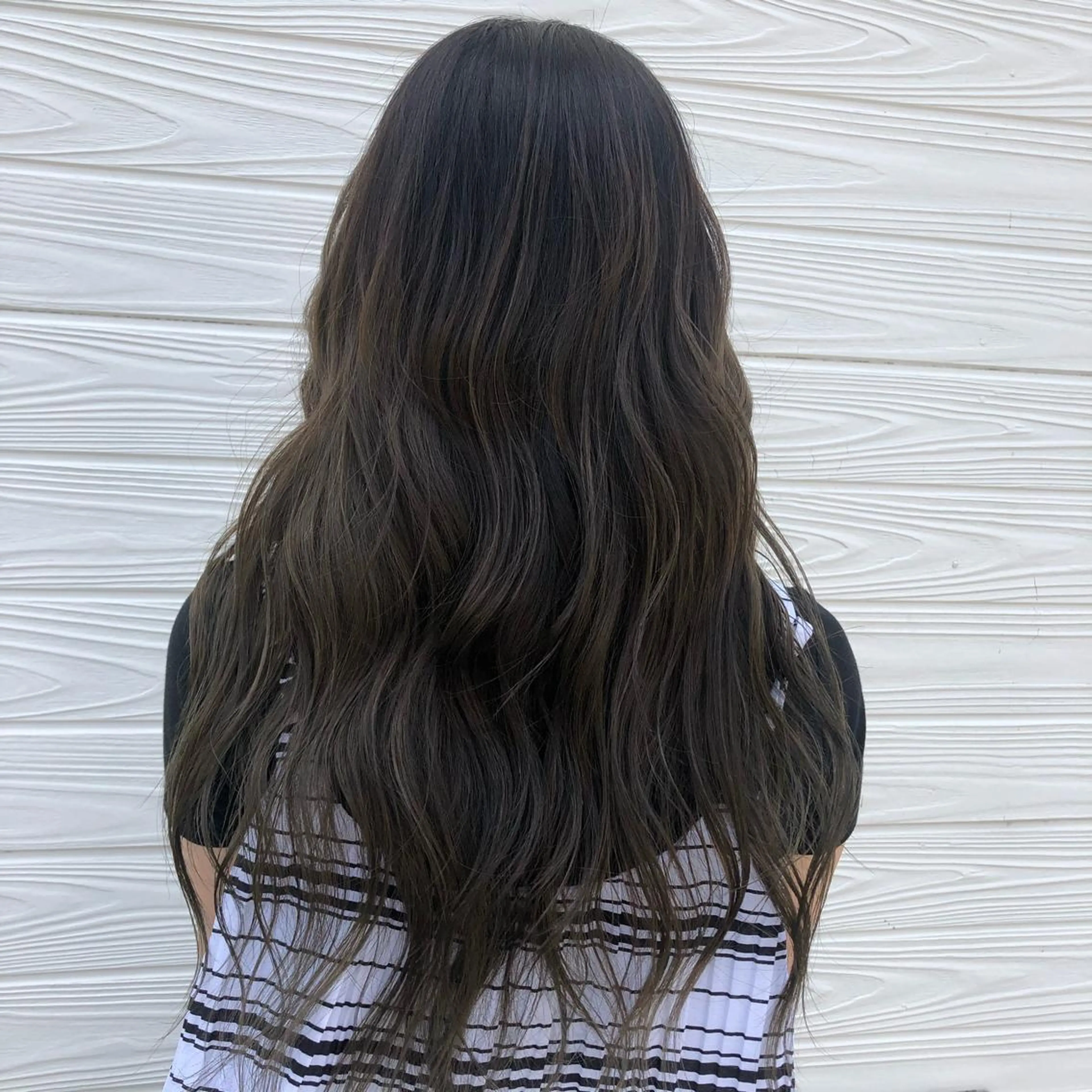 ロング ハイライト ヘアカラー 半田 知穂のヘアスタイル