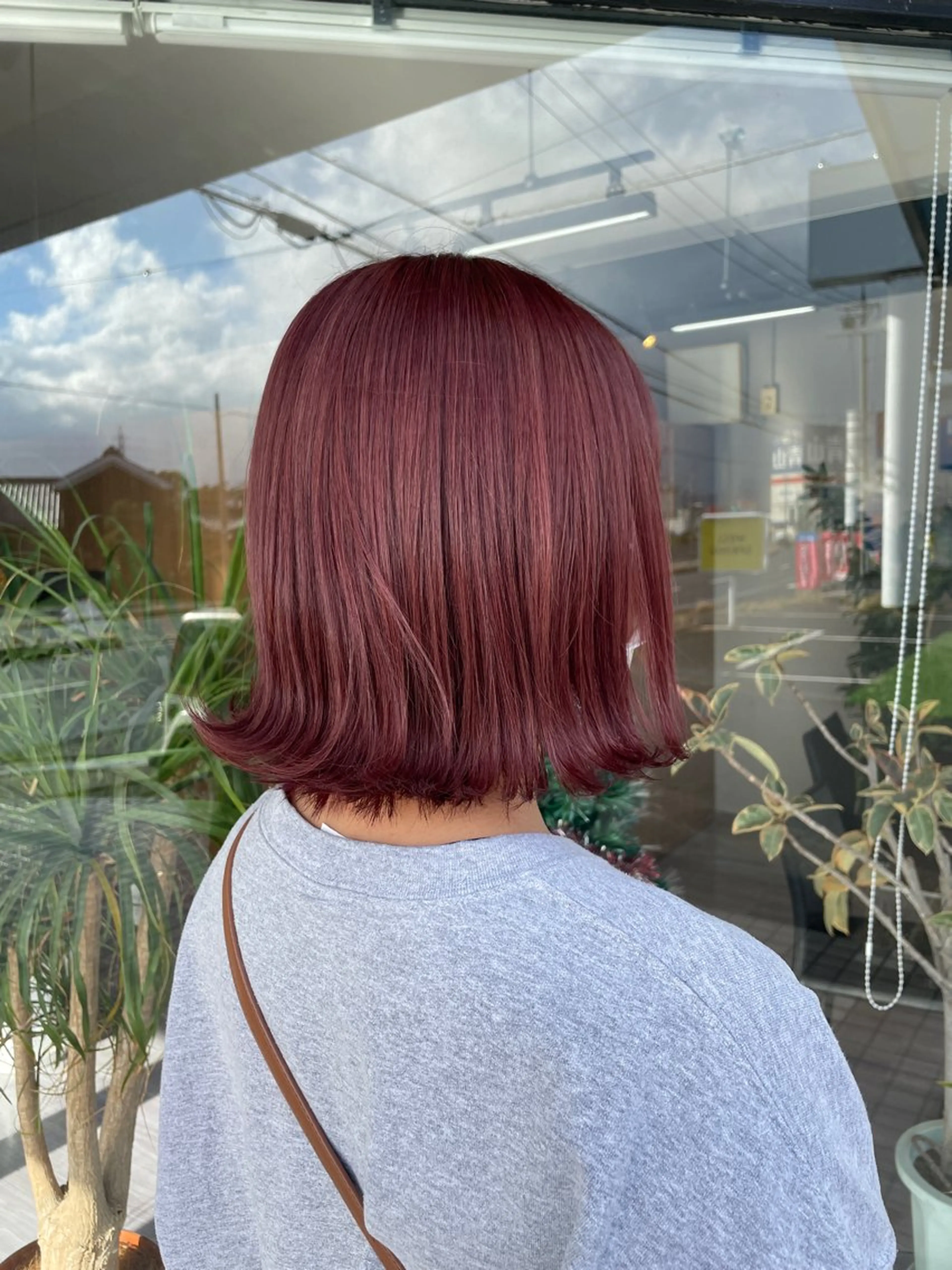 ショート カラー ブリーチ レッドカラー マキノ キョウカのヘアスタイル