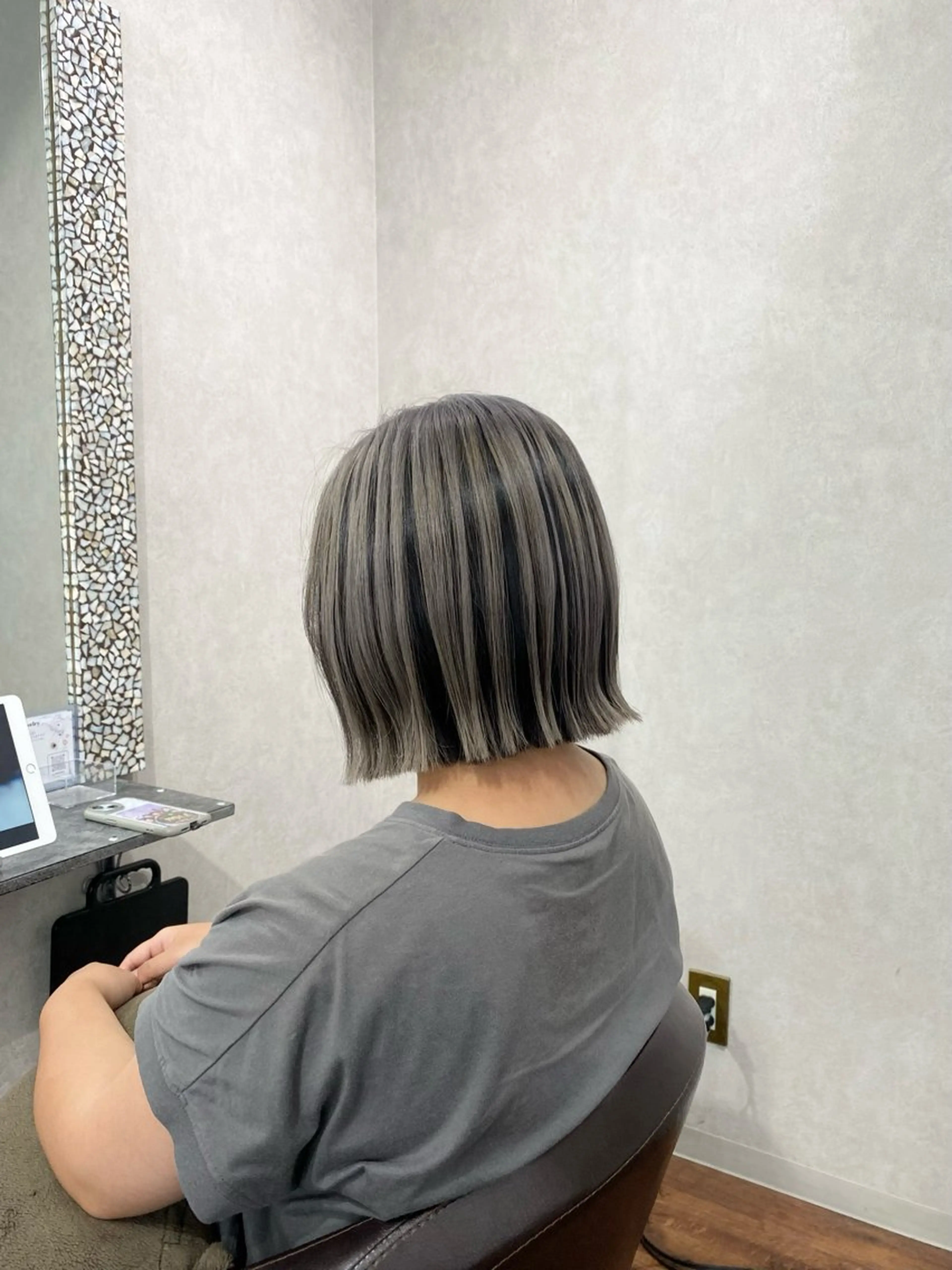ミディアム カット ヘアカラー _White所属・ＳＨＩ ＺＵのヘアスタイル