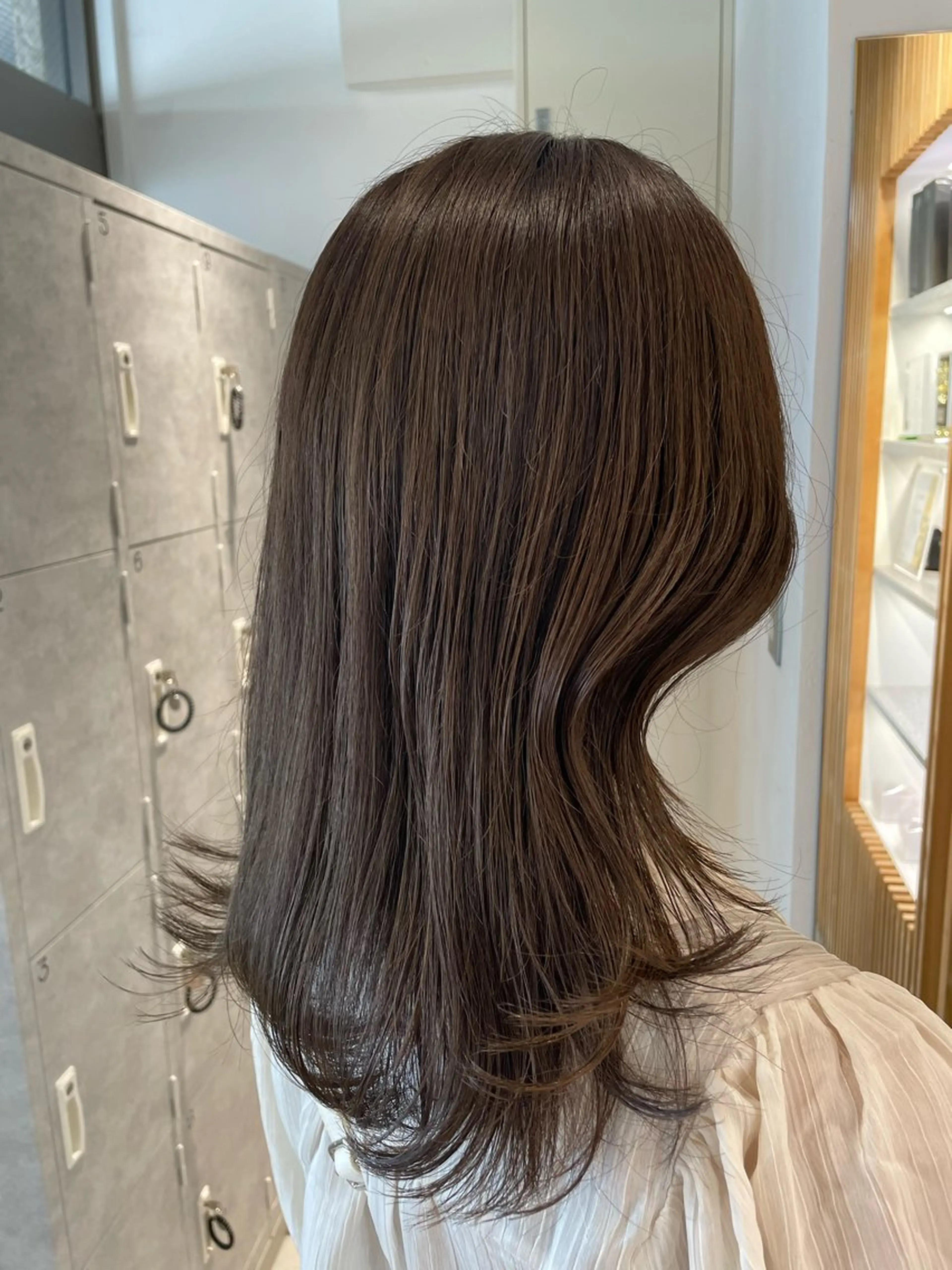 ミディアム カラー ヘアアレンジ アディクシーカラー 顔周りカット レイヤーカット スズキ シオリのヘアスタイル