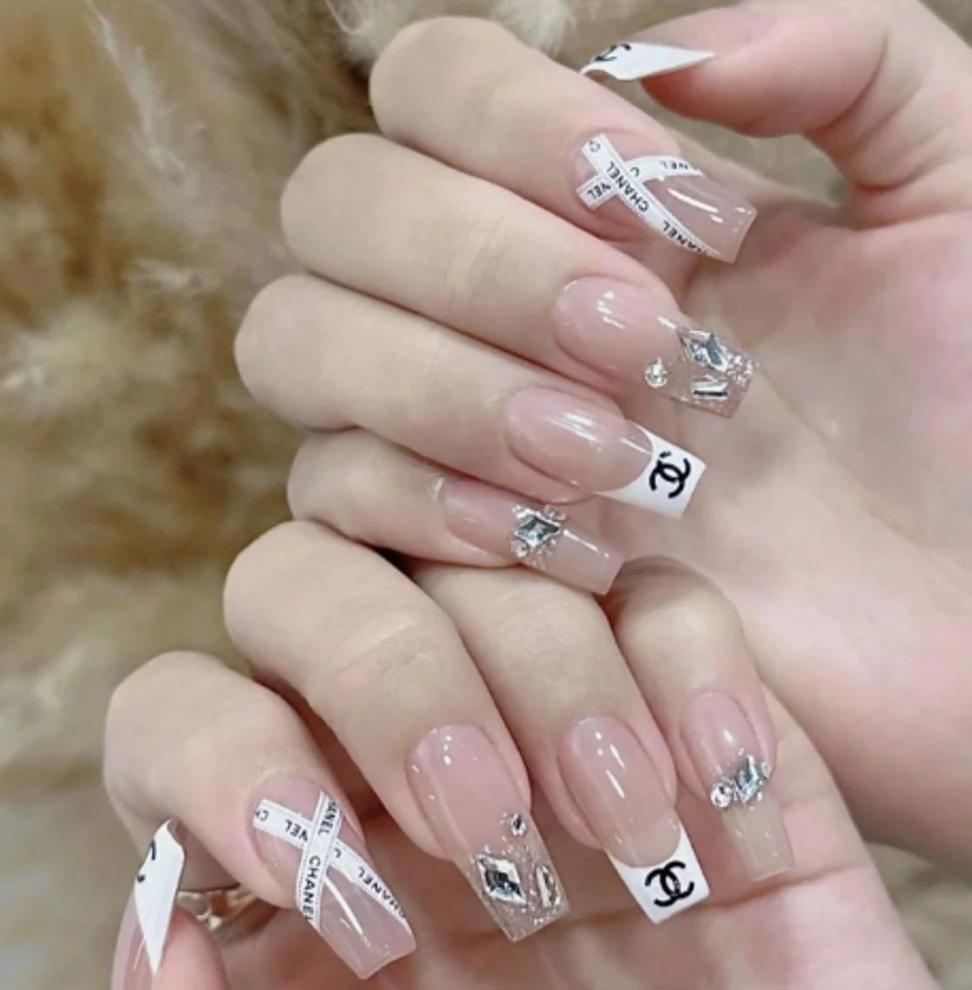 ネイル アートネイル 長さ出し ネイルチップ Queens momoのネイルデザイン