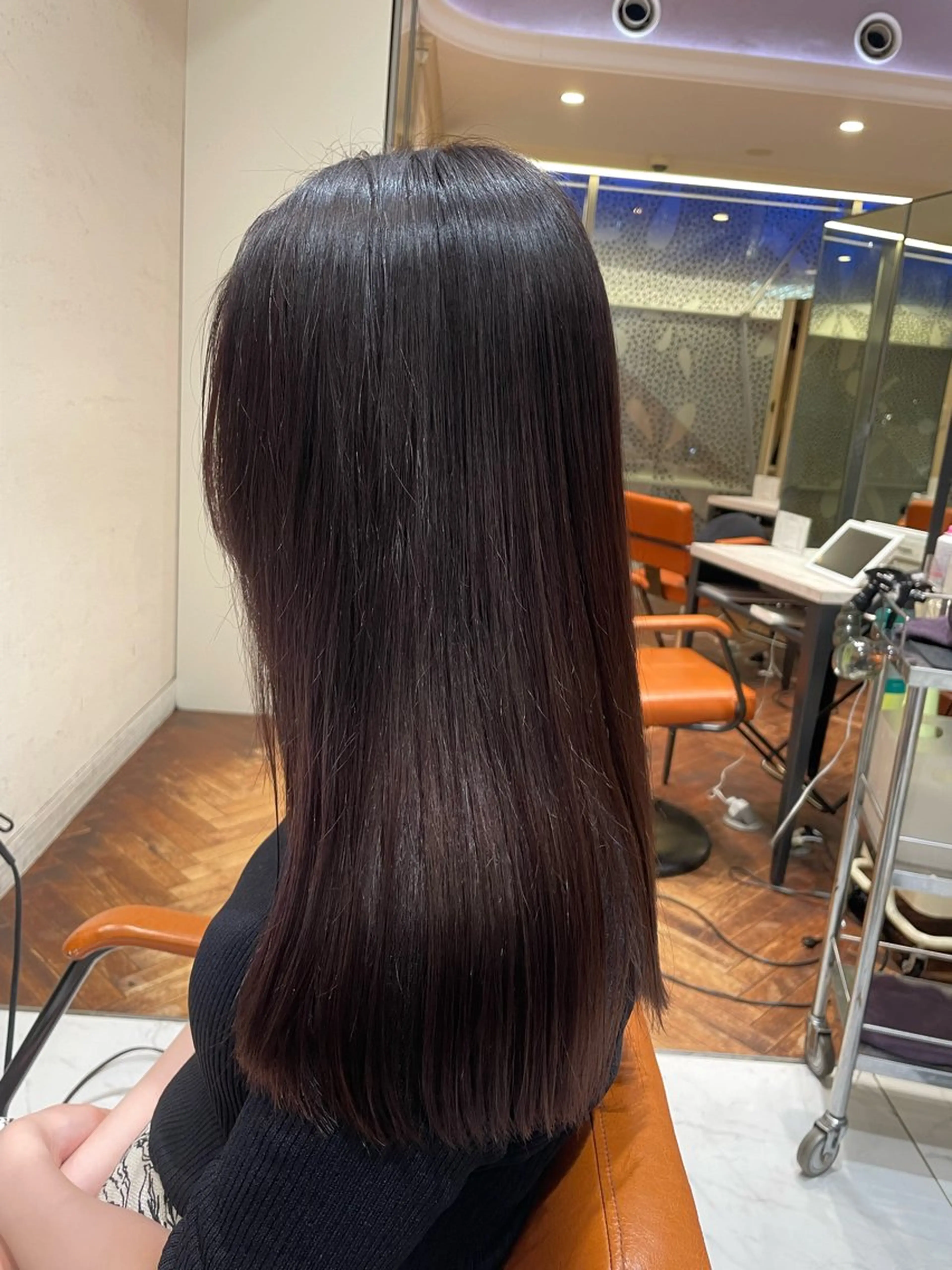 セミロング 頭から整える美容師 松田のヘアスタイル