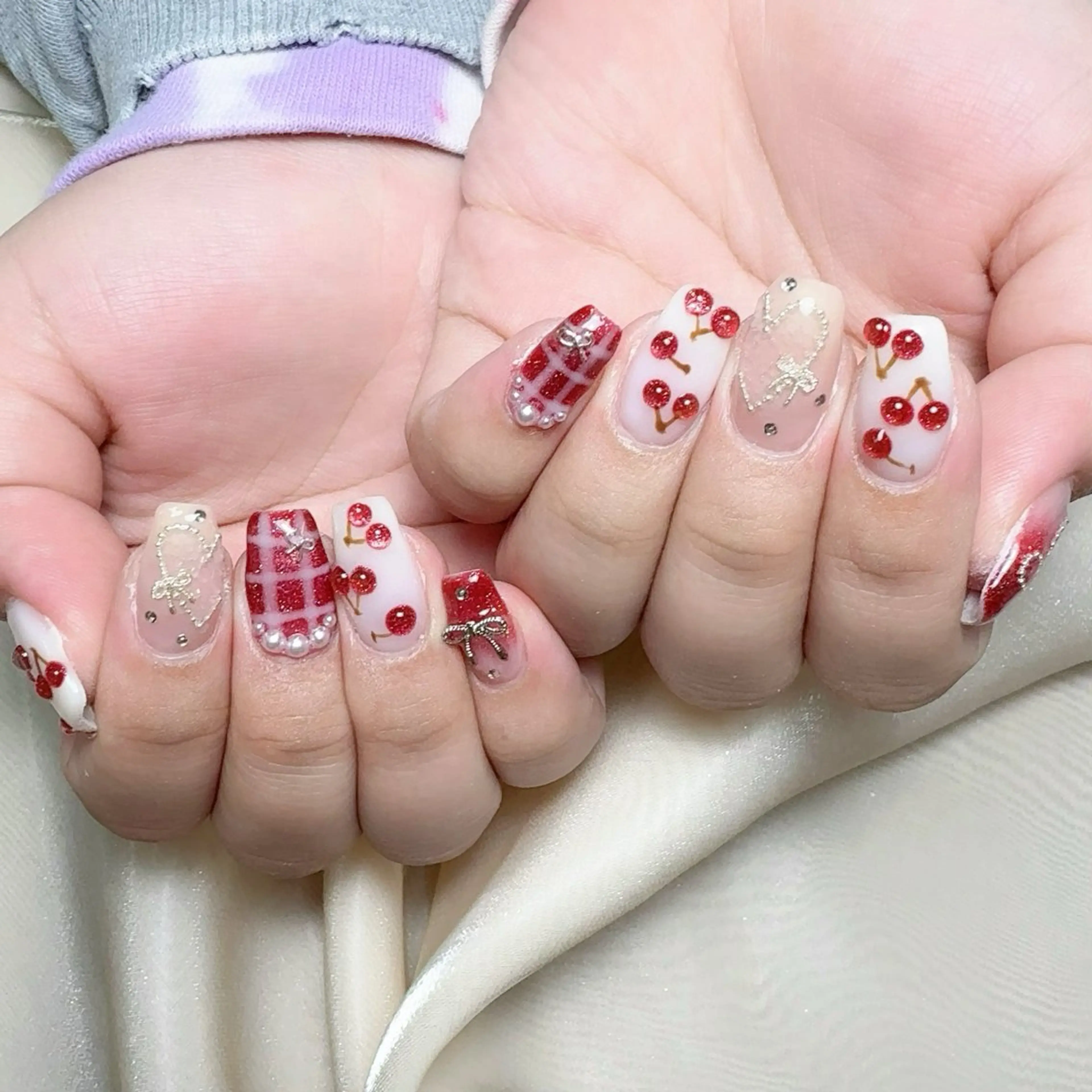 メンズ ネイル メンズ韓国風 アートネイル オーロラネイル ガーリー キラキラネイル Nail salon 木にいるのネイルデザイン