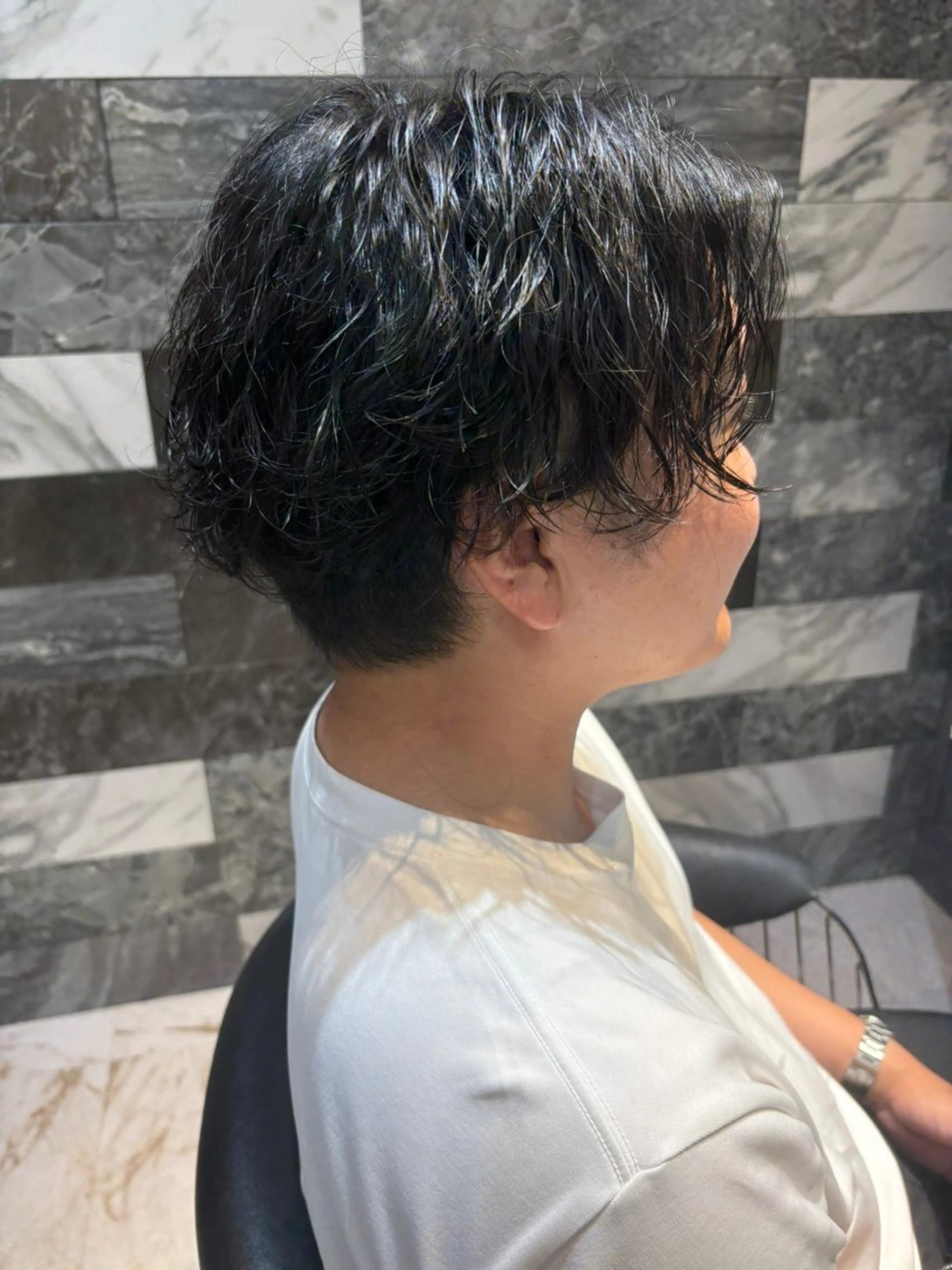 ダメージを抑えたメンズパーマの写真