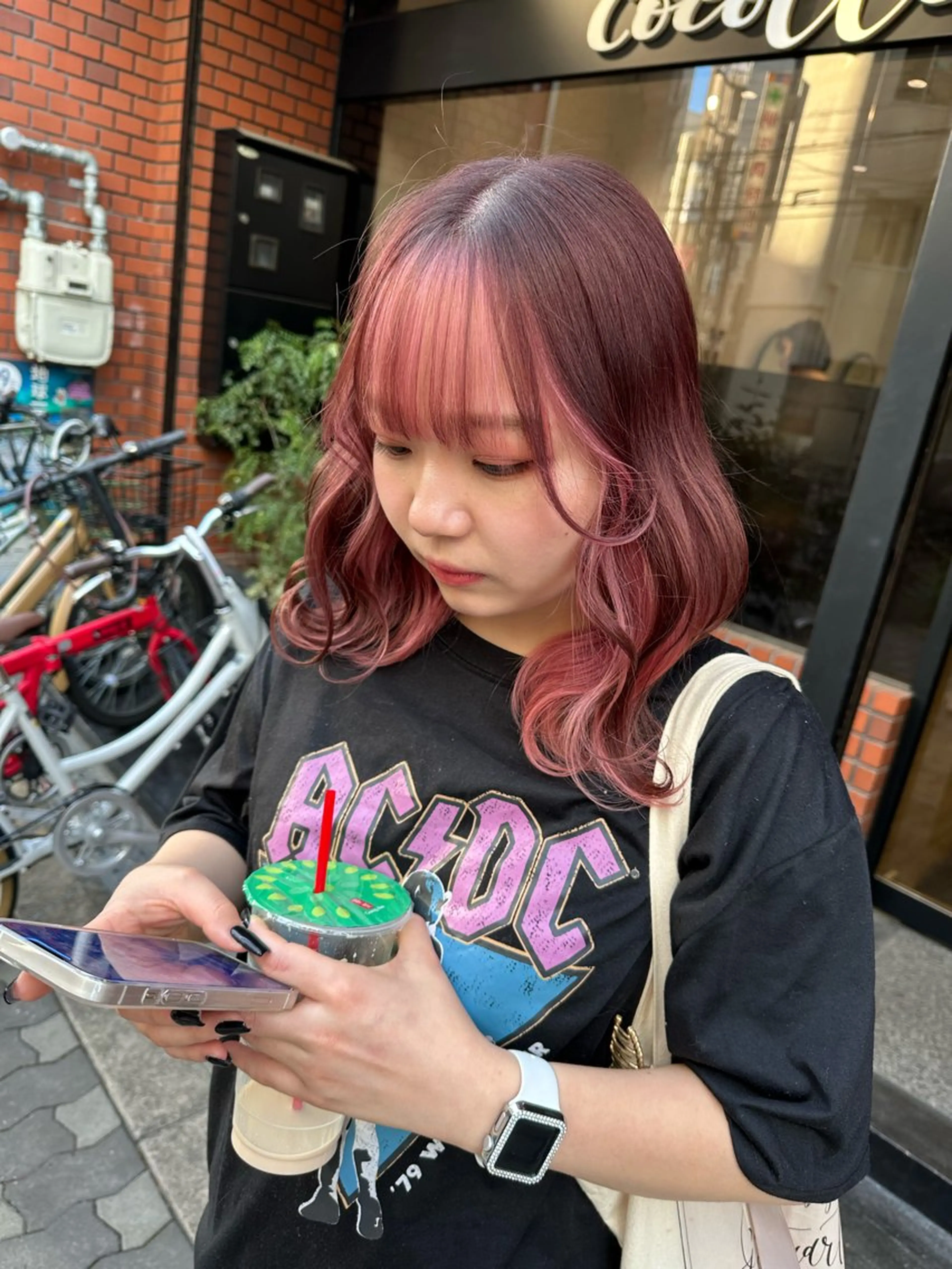 ミディアム カラー ブリーチ ブラウンカラー ピンクカラー ピンクブラウン ヘアカラー トリートメント 艶髪レイヤー上田 紗也🇰🇷💗のヘアスタイル