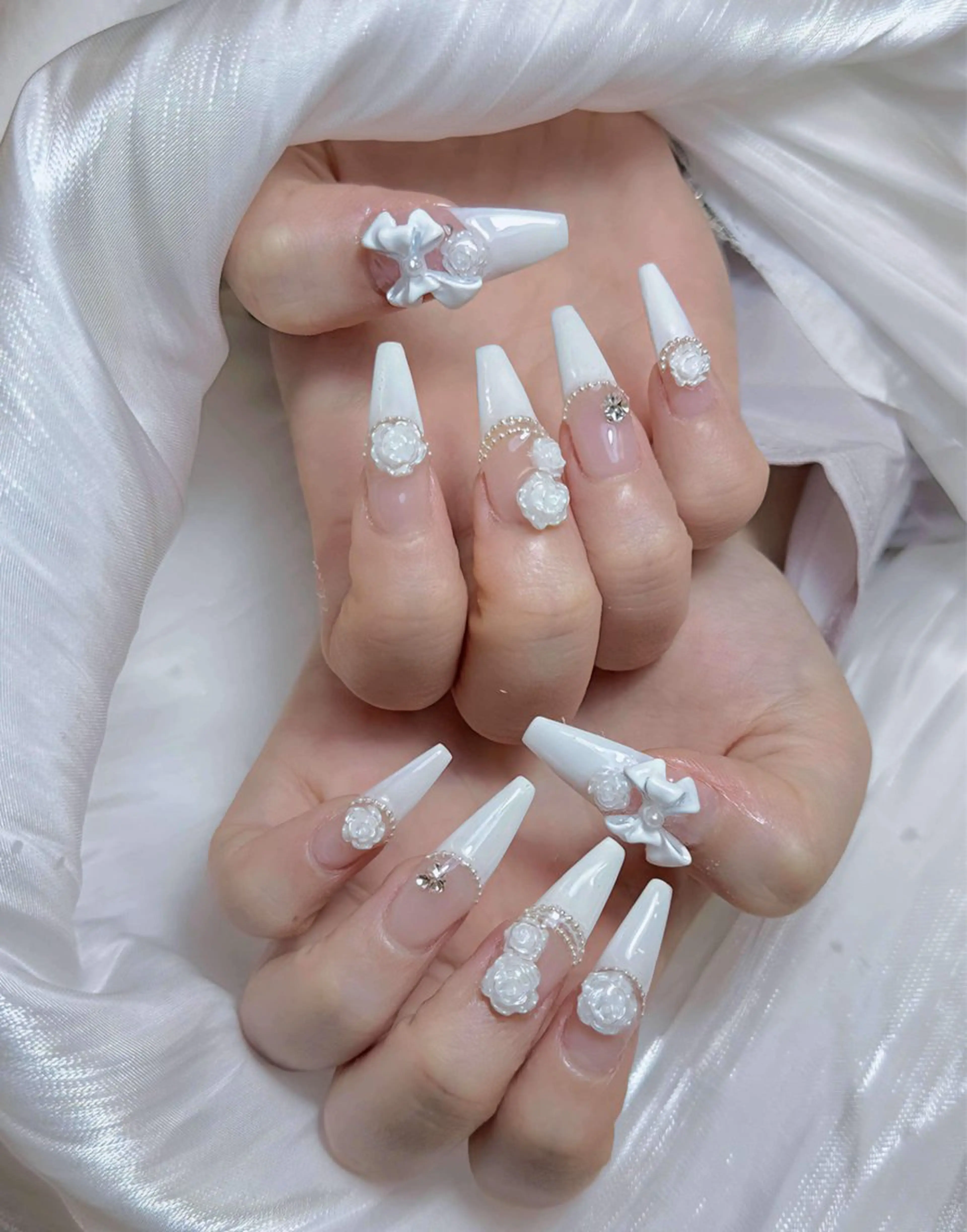 ネイル チークネイル フレンチネイル ジェルネイル ガラスフレンチ 韓国ネイル ハンドネイル ハンドケア Anh Nail 歌舞伎町のネイルデザイン