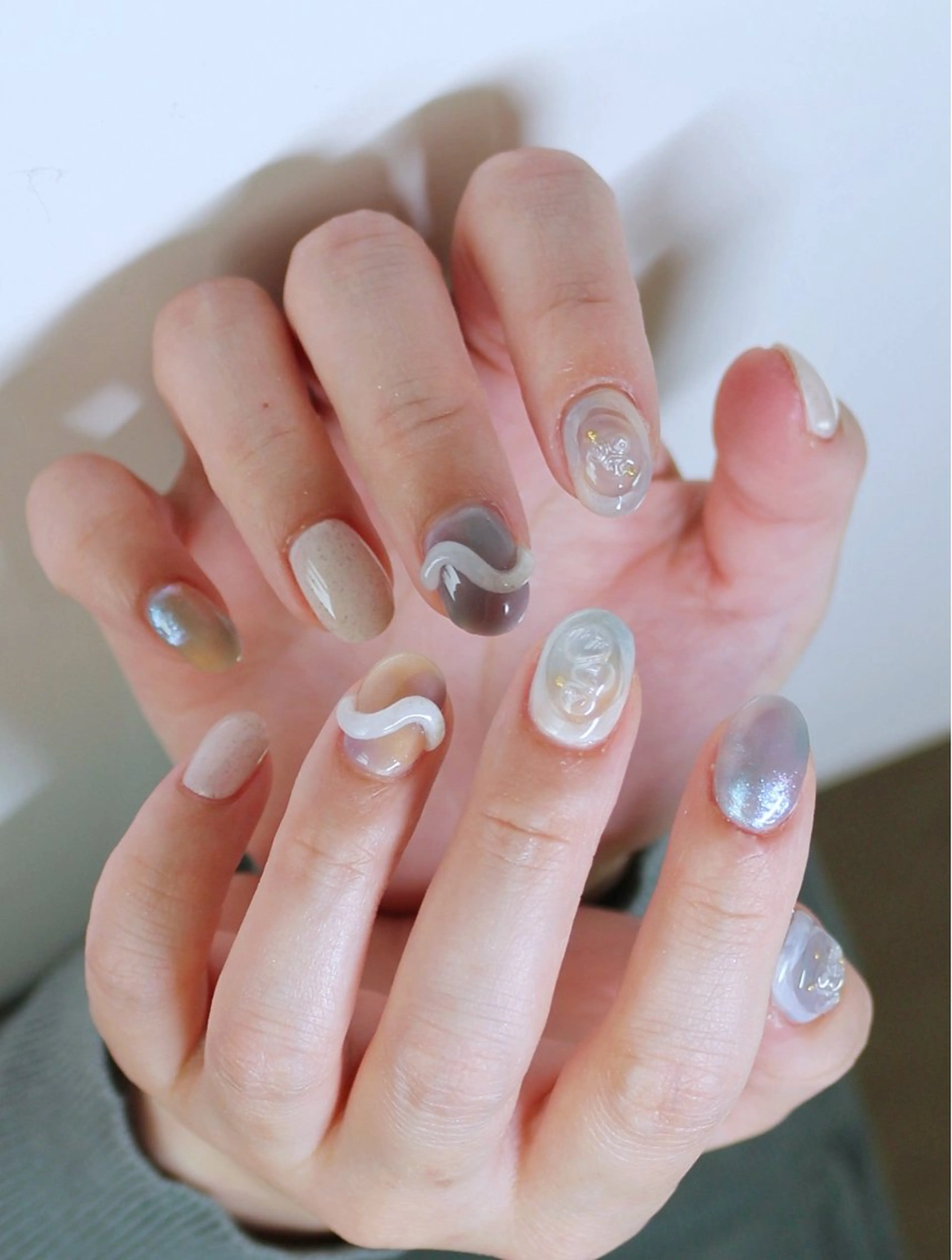 ネイル 氷ネイル・うるうるネイル ニュアンスネイル 夏ネイル ハンドネイル Baku Nailsのネイルデザイン