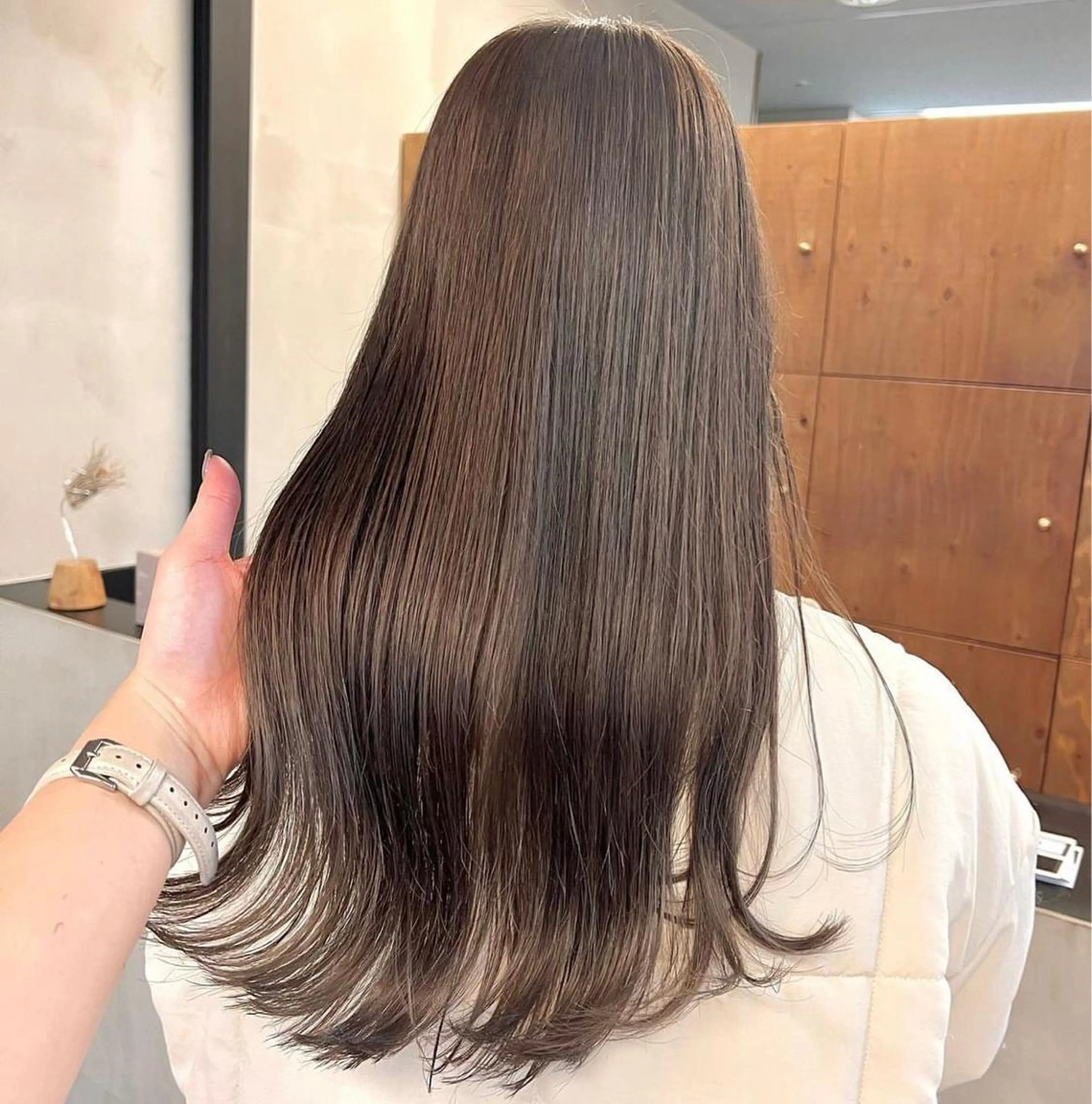ロング カラー パーマ ヘアアレンジ メンズ キッズ ネイル マツエク・マツパ アイブロウ カット ヘアカラー トリートメント 前川 朋香のヘアスタイル