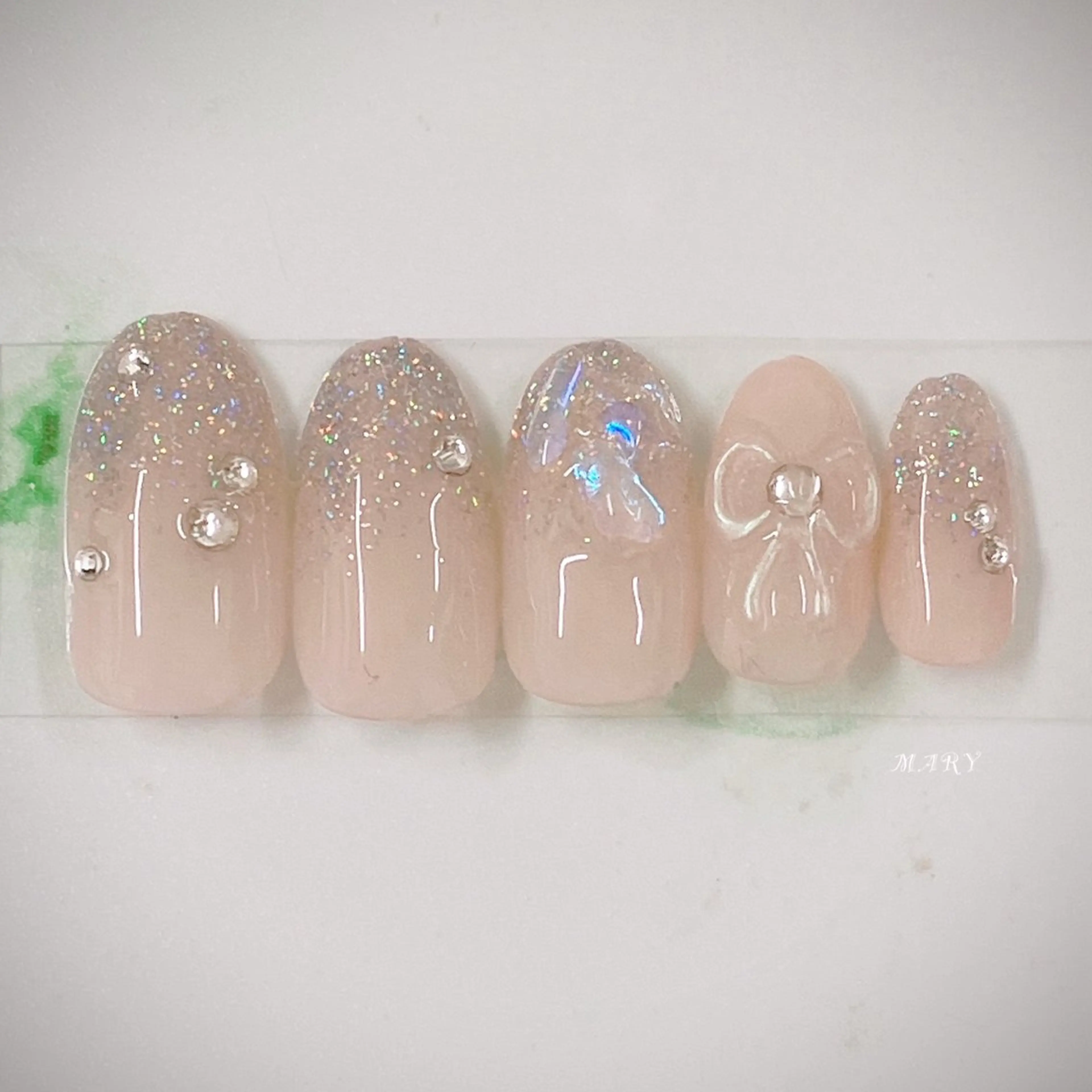 ネイル フラッシュネイル キラキラネイル ニュアンスネイル ワンカラーネイル リボン ハンドネイル Mary nail .narumiのネイルデザイン