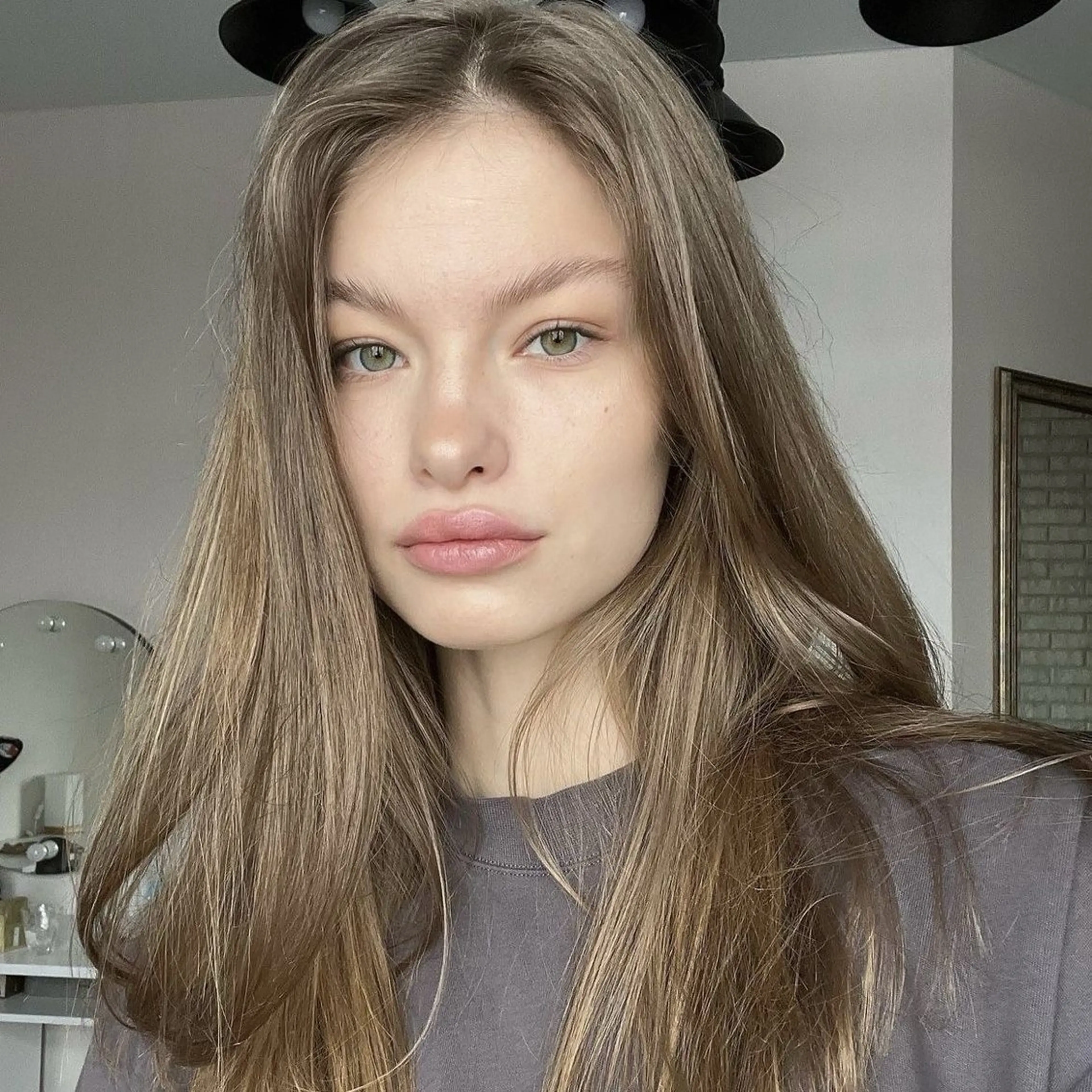 ロング カラー パーマ ヘアアレンジ ヘアカラー トリートメント ヘッドスパ ヘアセット 🥯縮毛/レイヤー/ ベージュヘア🥯のヘアスタイル