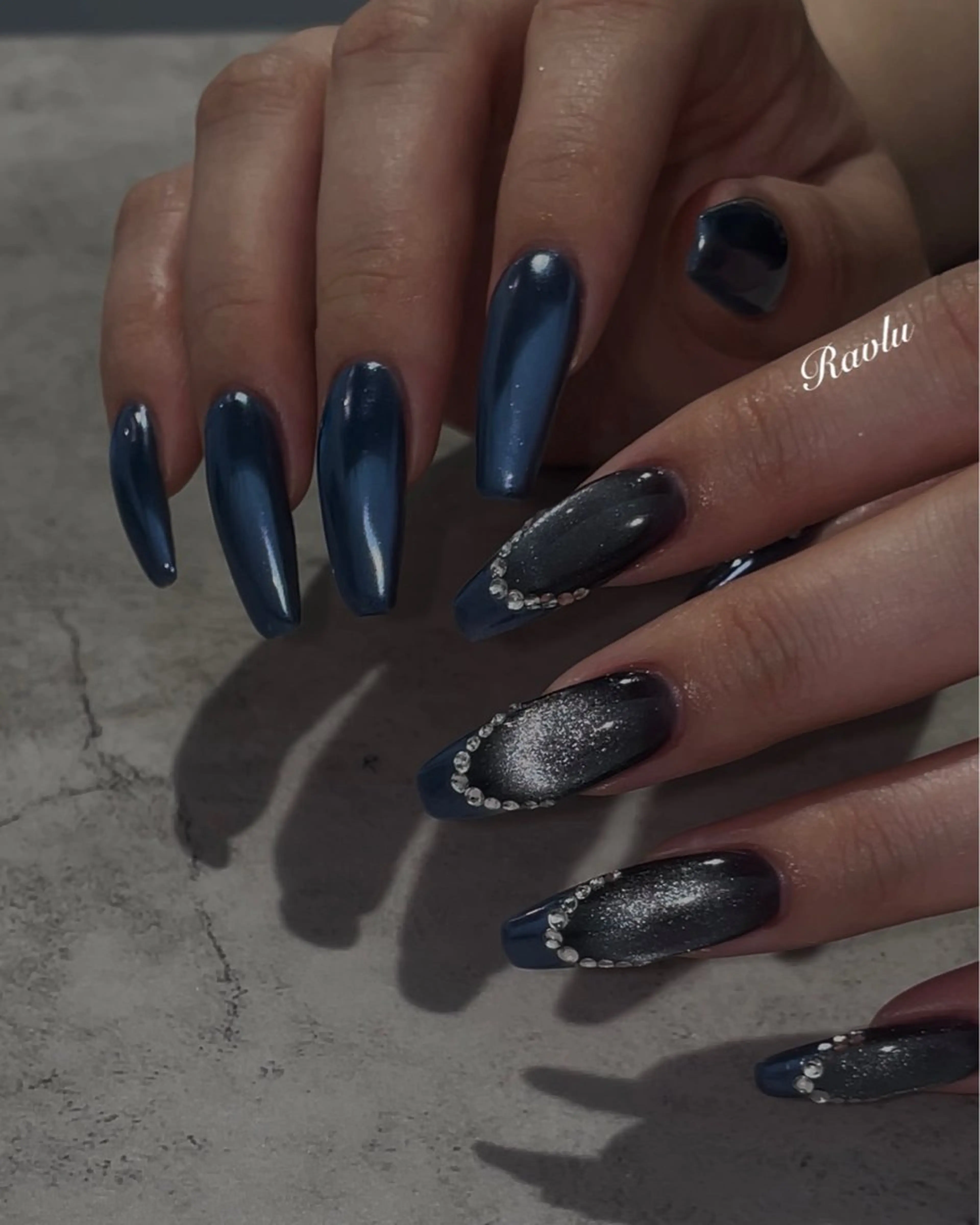 ネイル マグネットネイル ミラーネイル ネイビー ハンドネイル アラカキ アンジュのネイルデザイン