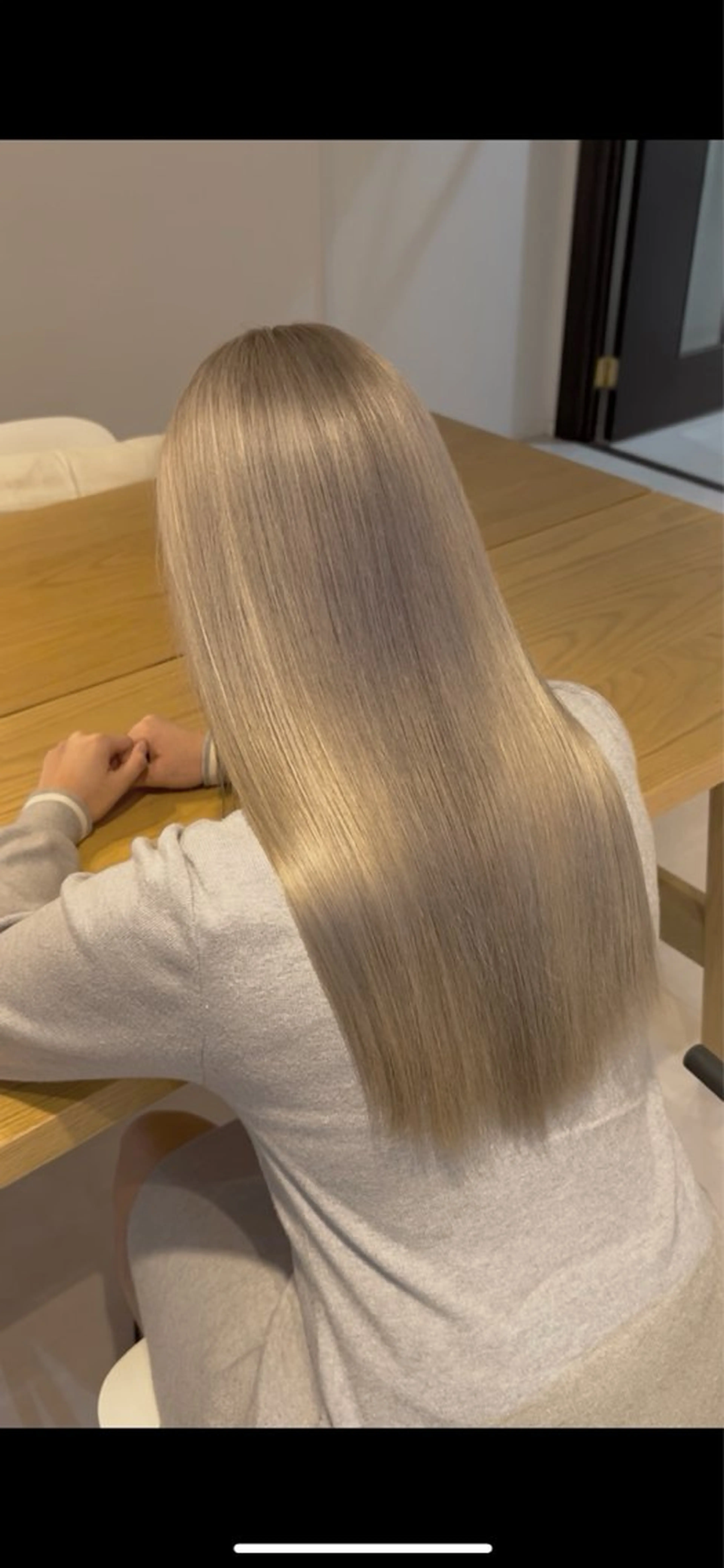 カラー ニトウ レイナのヘアスタイル