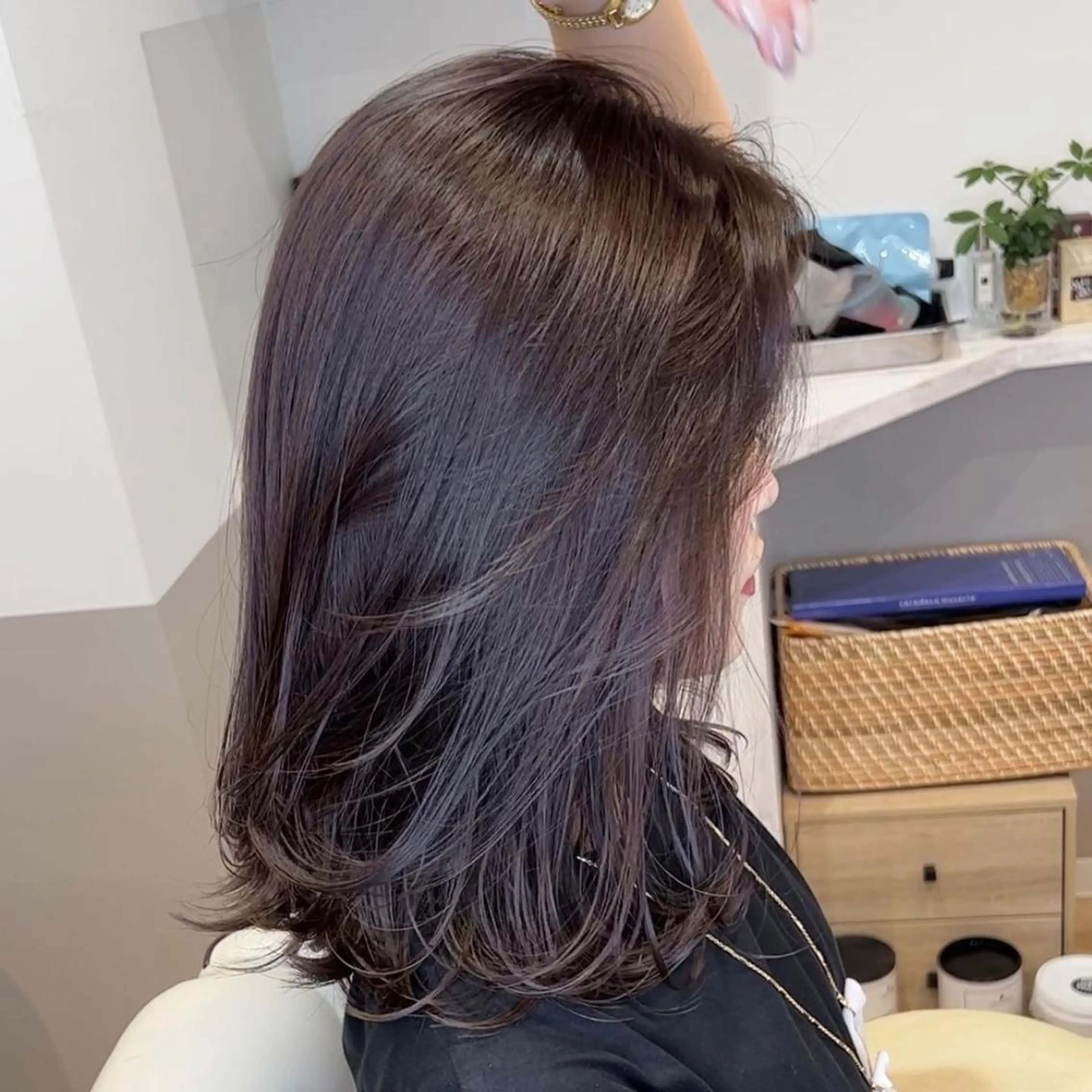 ミディアム カラー レイヤーカット カット ヘアカラー トリートメント 平尾 拓也のヘアスタイル