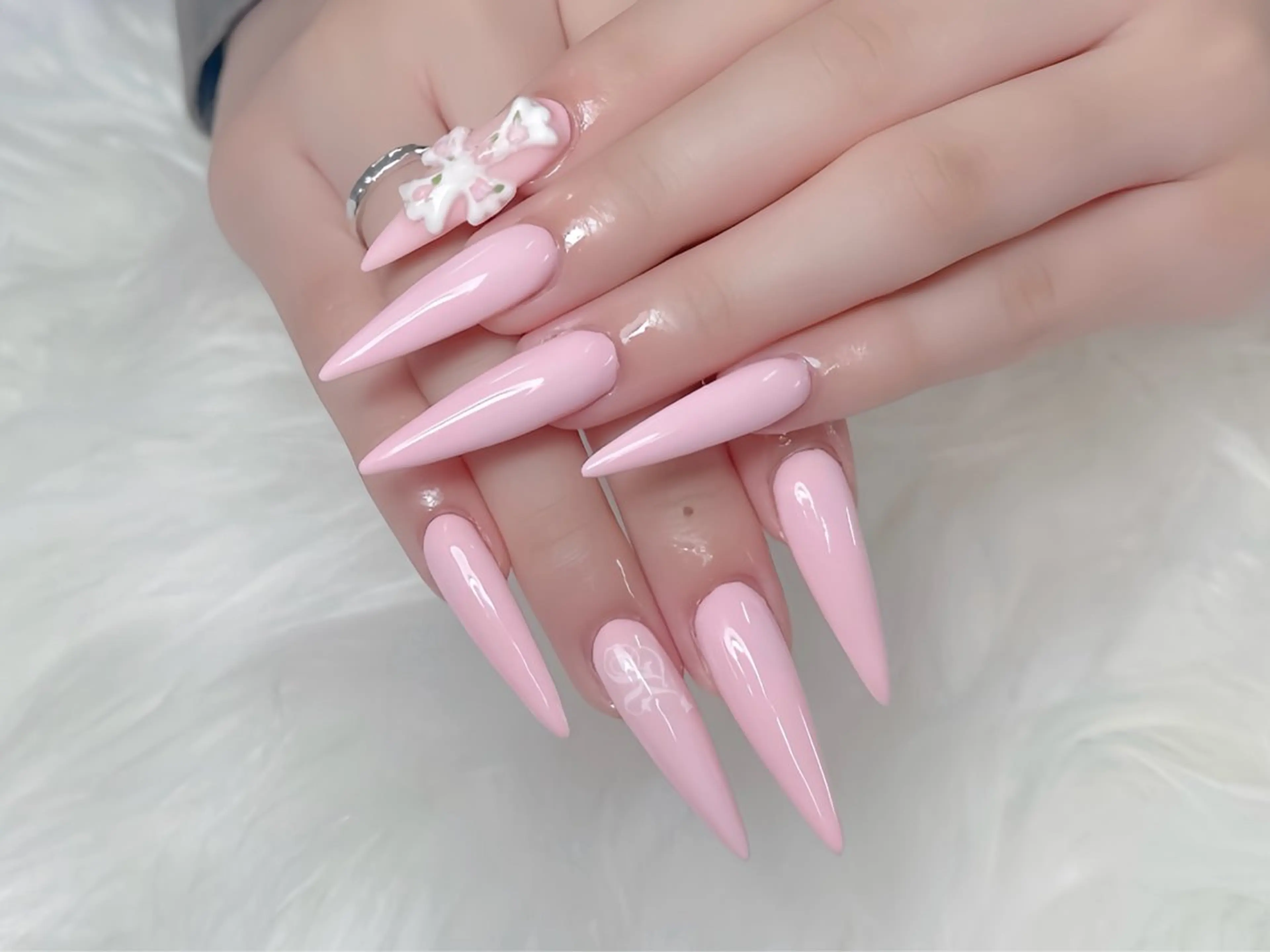 ネイル ブルー チークネイル 桜ネイル クリアネイル ドット ハンドネイル Rin Nail 新大久保店のネイルデザイン