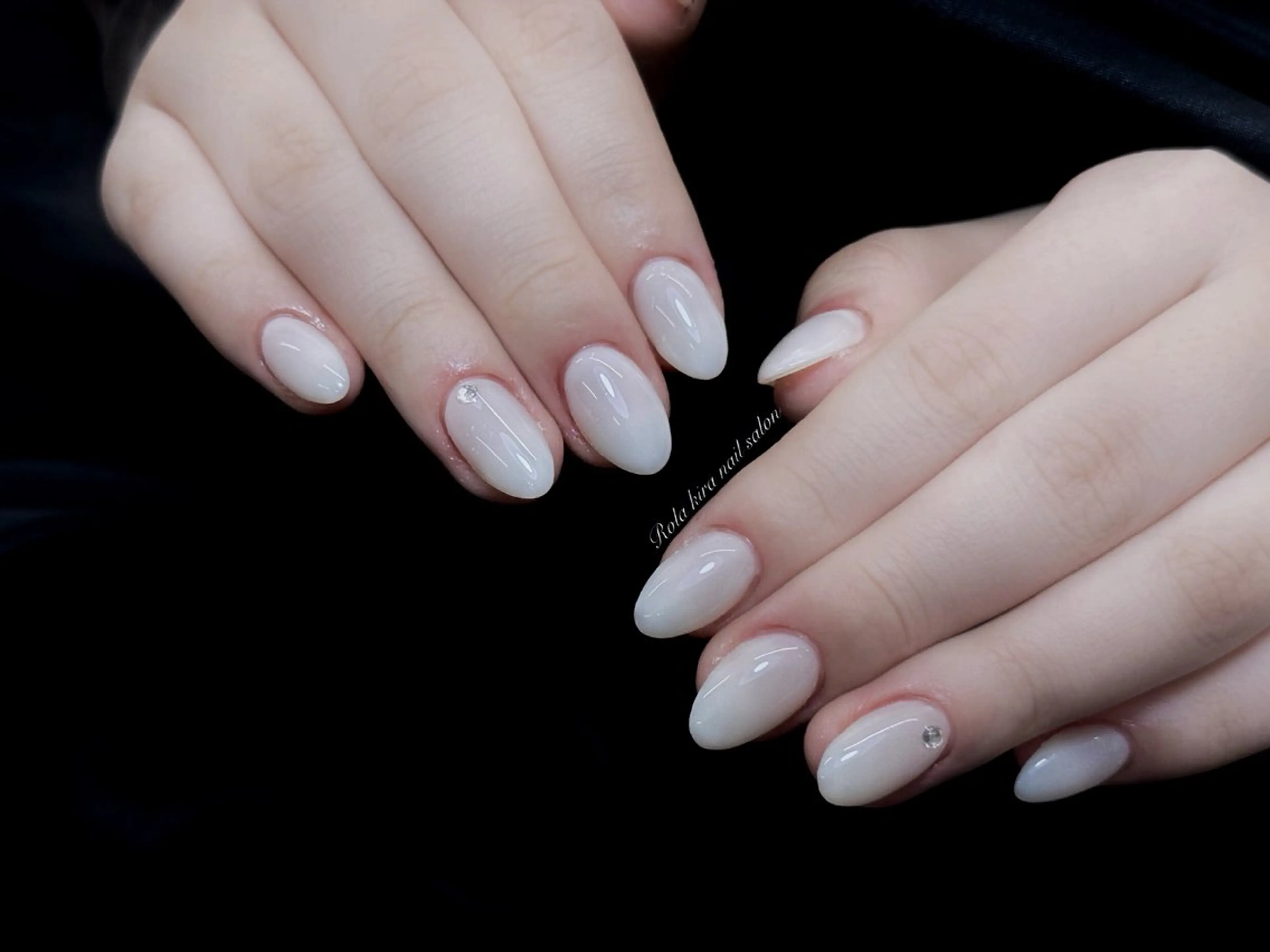ネイル ワンカラーネイル シンプルネイル ホワイト ハンドネイル Rola kira 麗のネイルデザイン