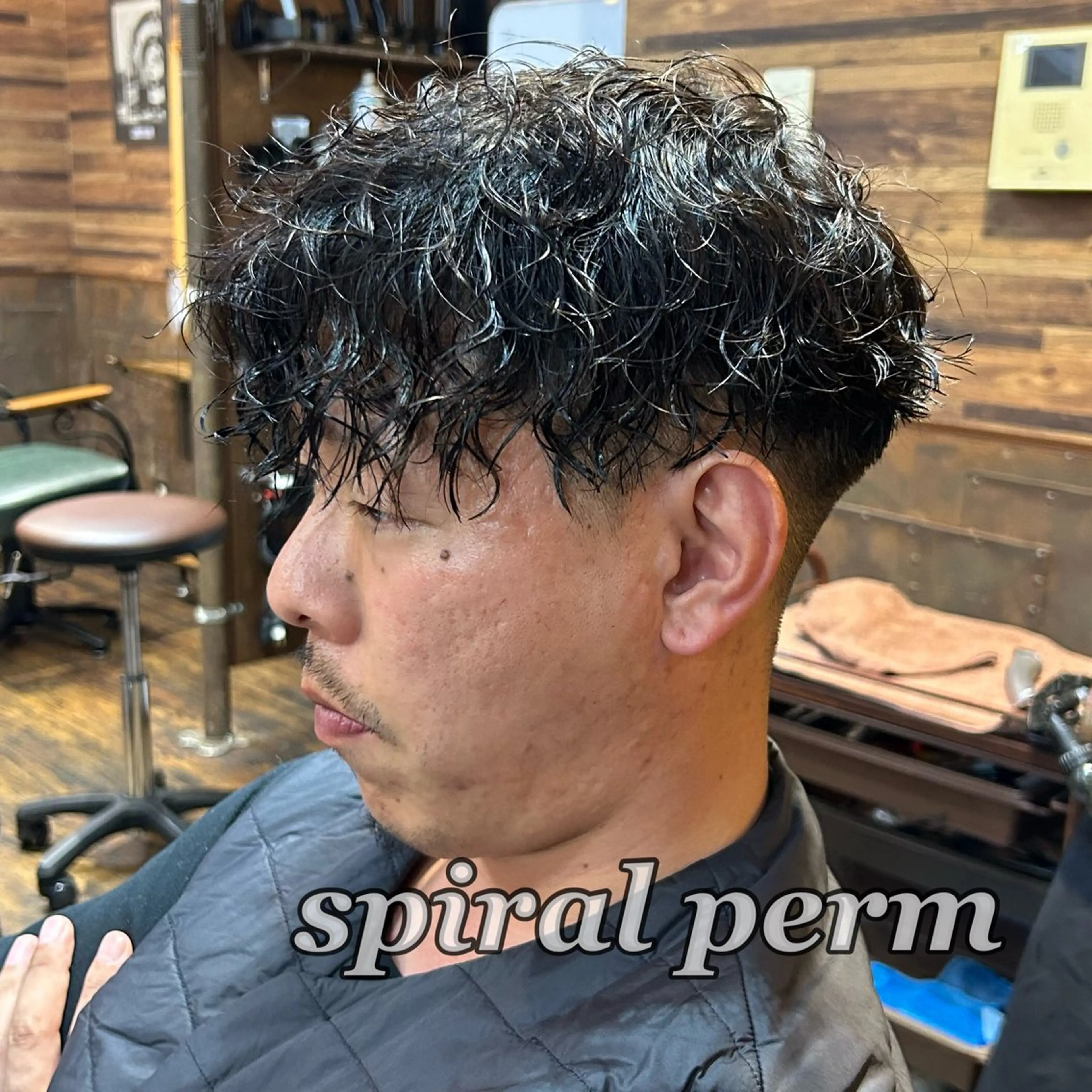 ショート パーマ メンズ フェードカット メンズパーマ スパイラルパーマ ツイスパ/メンズ特化 🦋𝑺𝑶𝑵𝑬のヘアスタイル