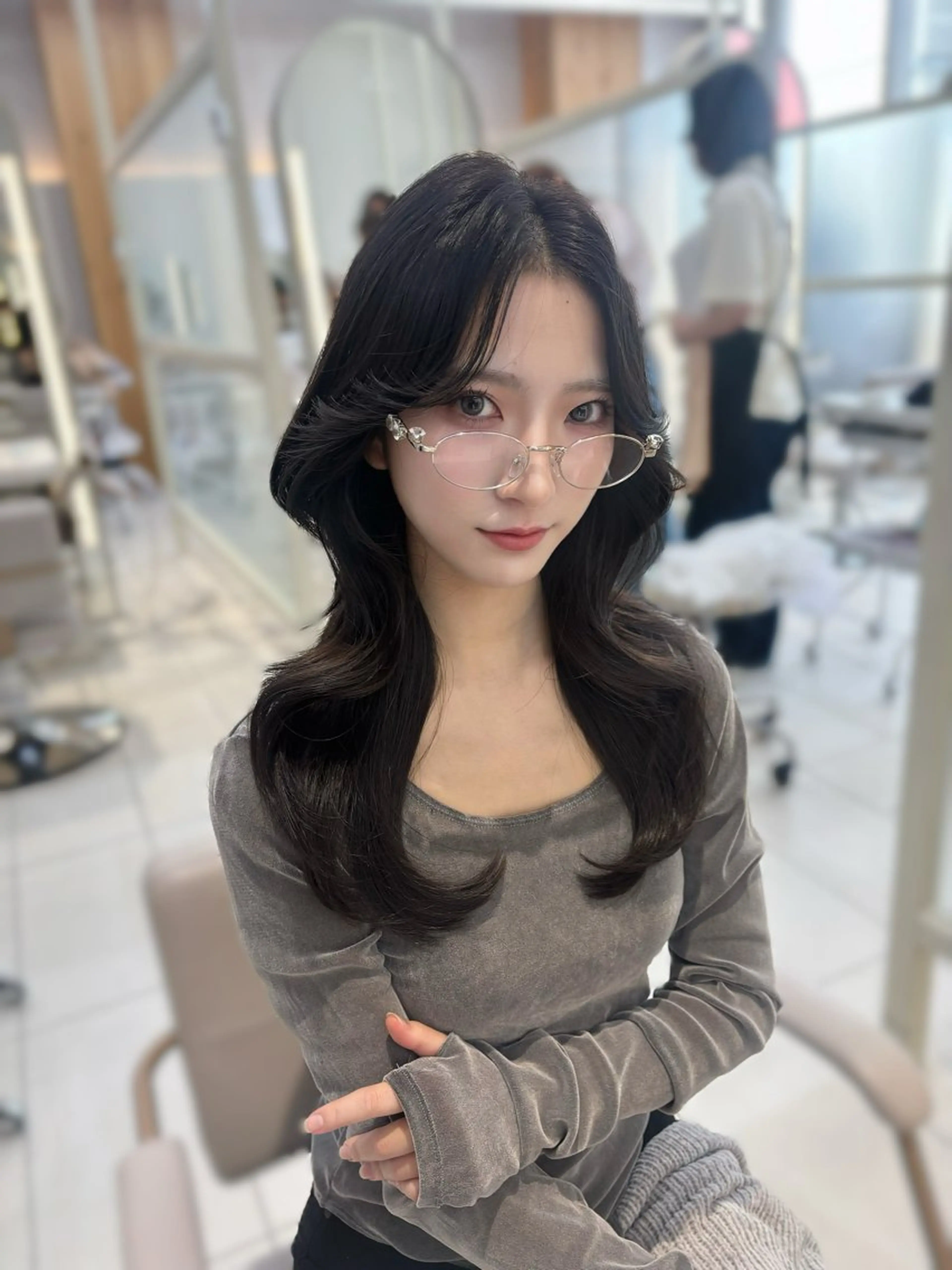 ミディアム カット ヘアカラー トリートメント かなこ／重めレイヤー ／透明感カラーのヘアスタイル