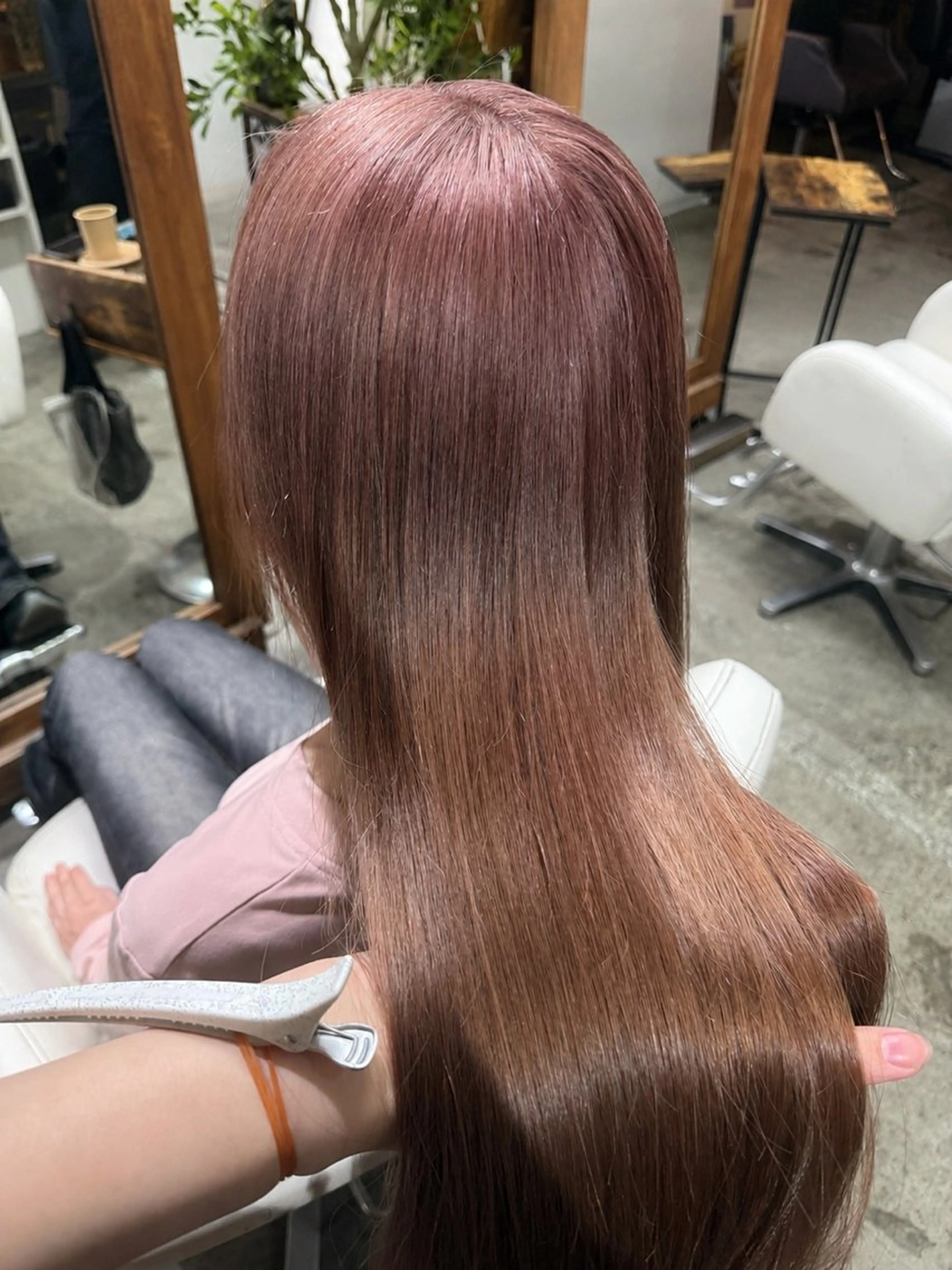 ロング カラー ベージュカラー ブリーチ ハイトーンカラー ピンクカラー ピンクベージュ ヘアカラー トリートメント makoto / 池袋 Rojiのヘアスタイル