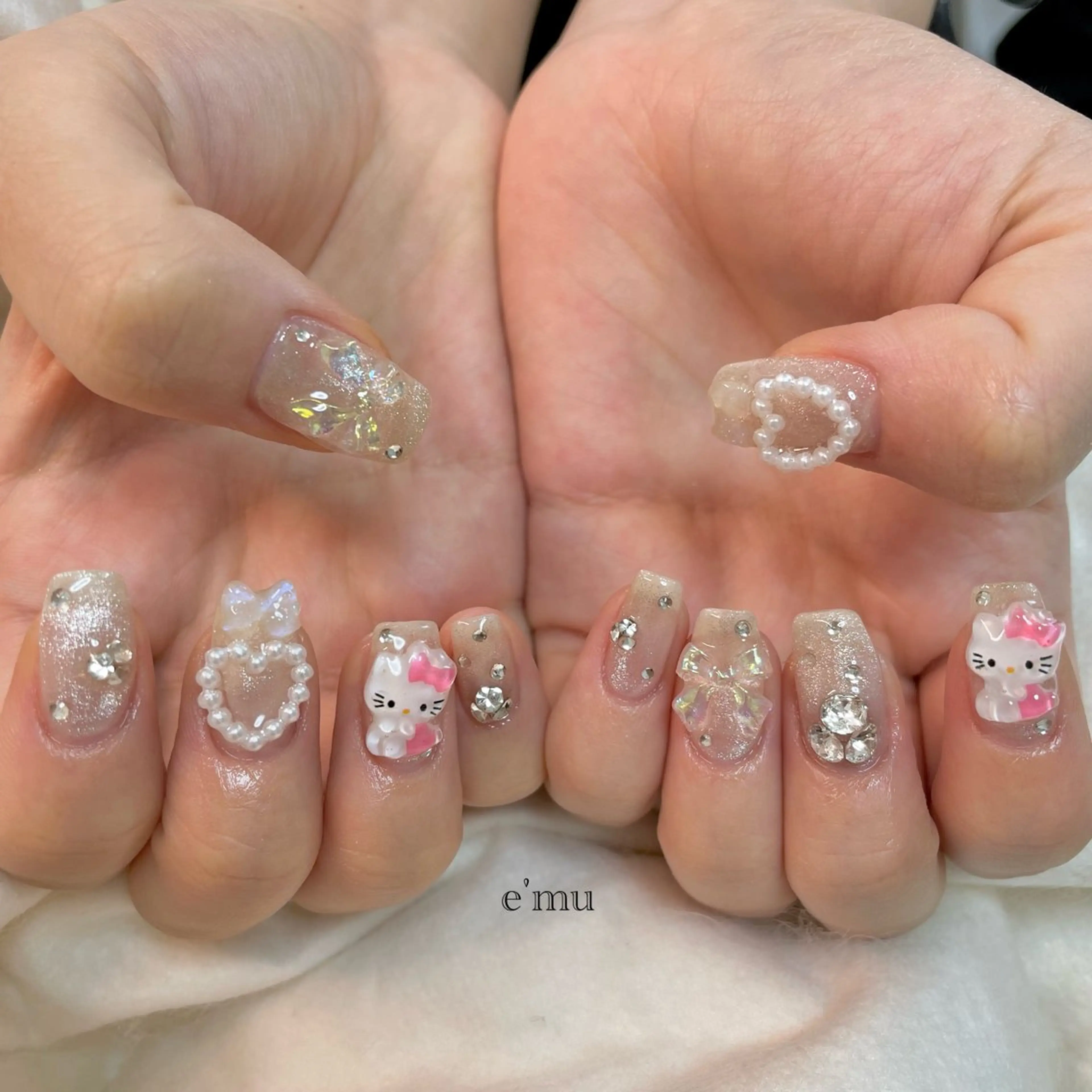 ネイル ガーリー ハンドネイル nail salon e'mu💐のネイルデザイン